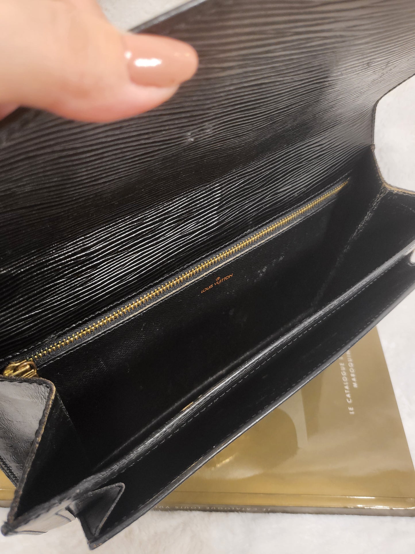 Authentic pre-owned Louis Vuitton Serie Dragonne noir epi clutch