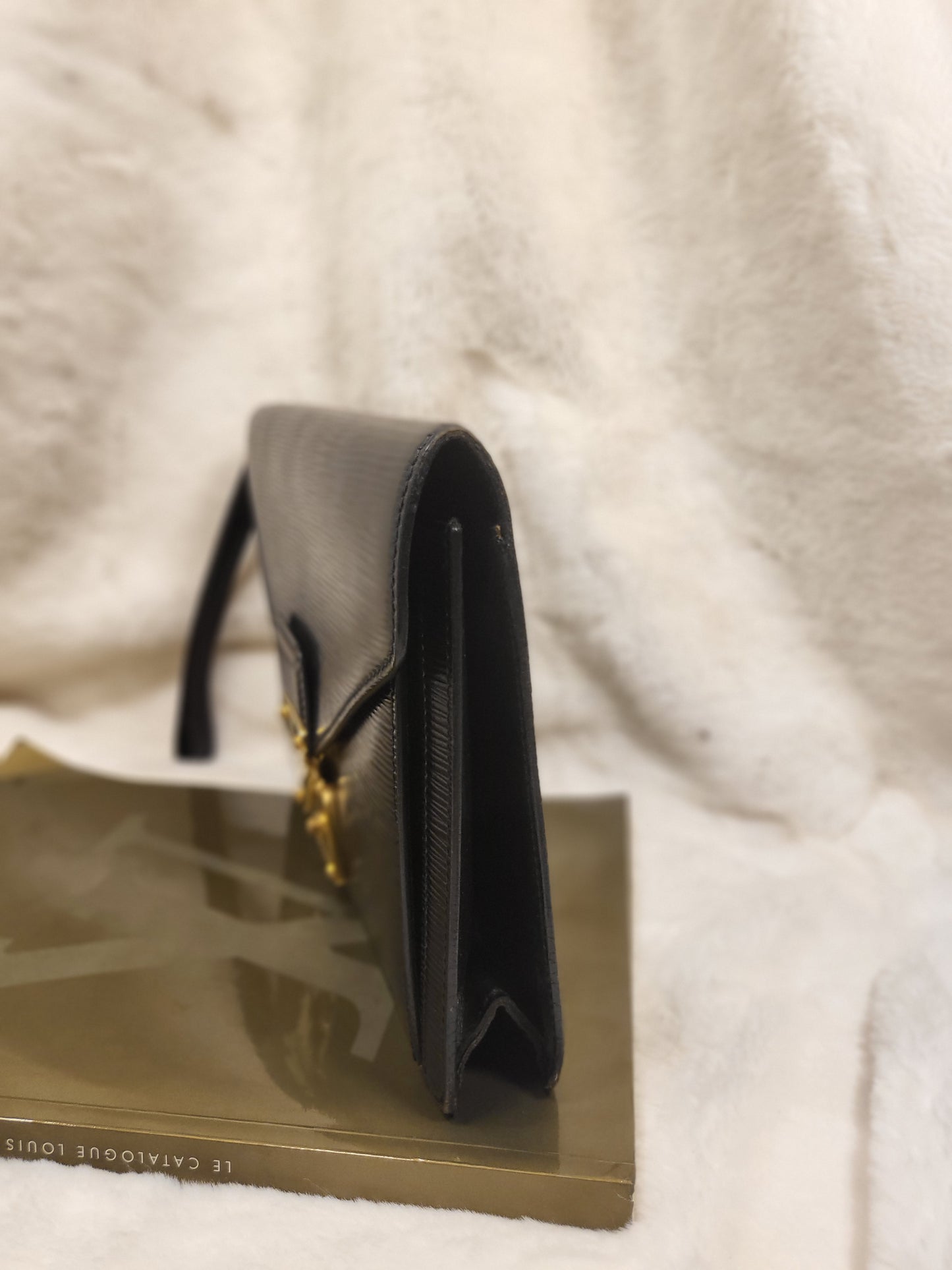 Authentic pre-owned Louis Vuitton Serie Dragonne noir epi clutch