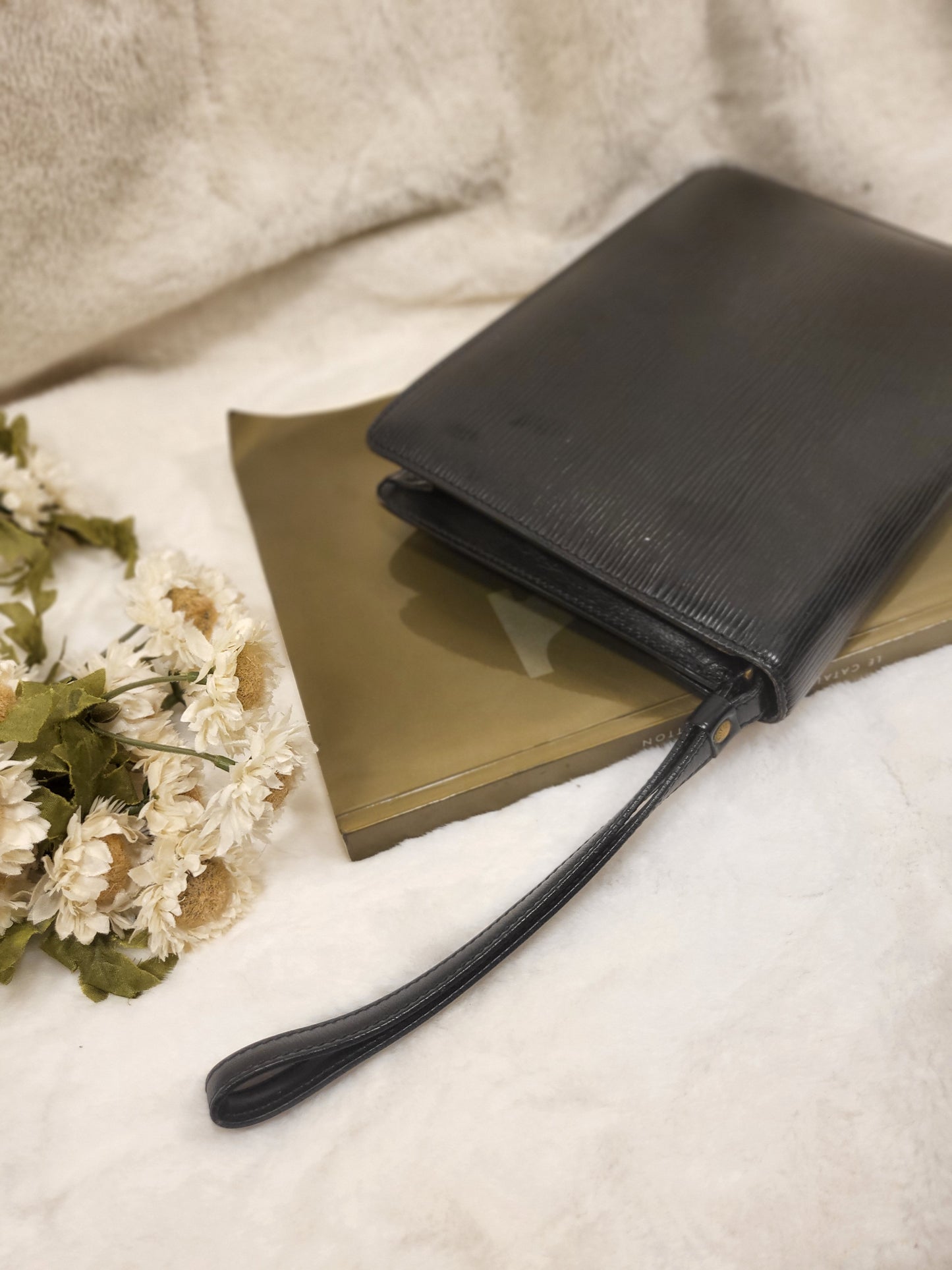 Authentic pre-owned Louis Vuitton Serie Dragonne noir epi clutch