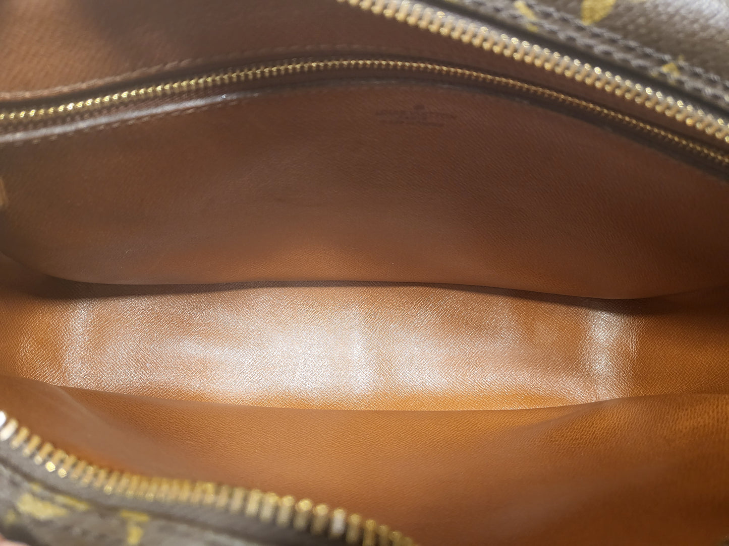 Authentic pre-owned Louis Vuitton Trocadero 30 crossbody shoulder bag