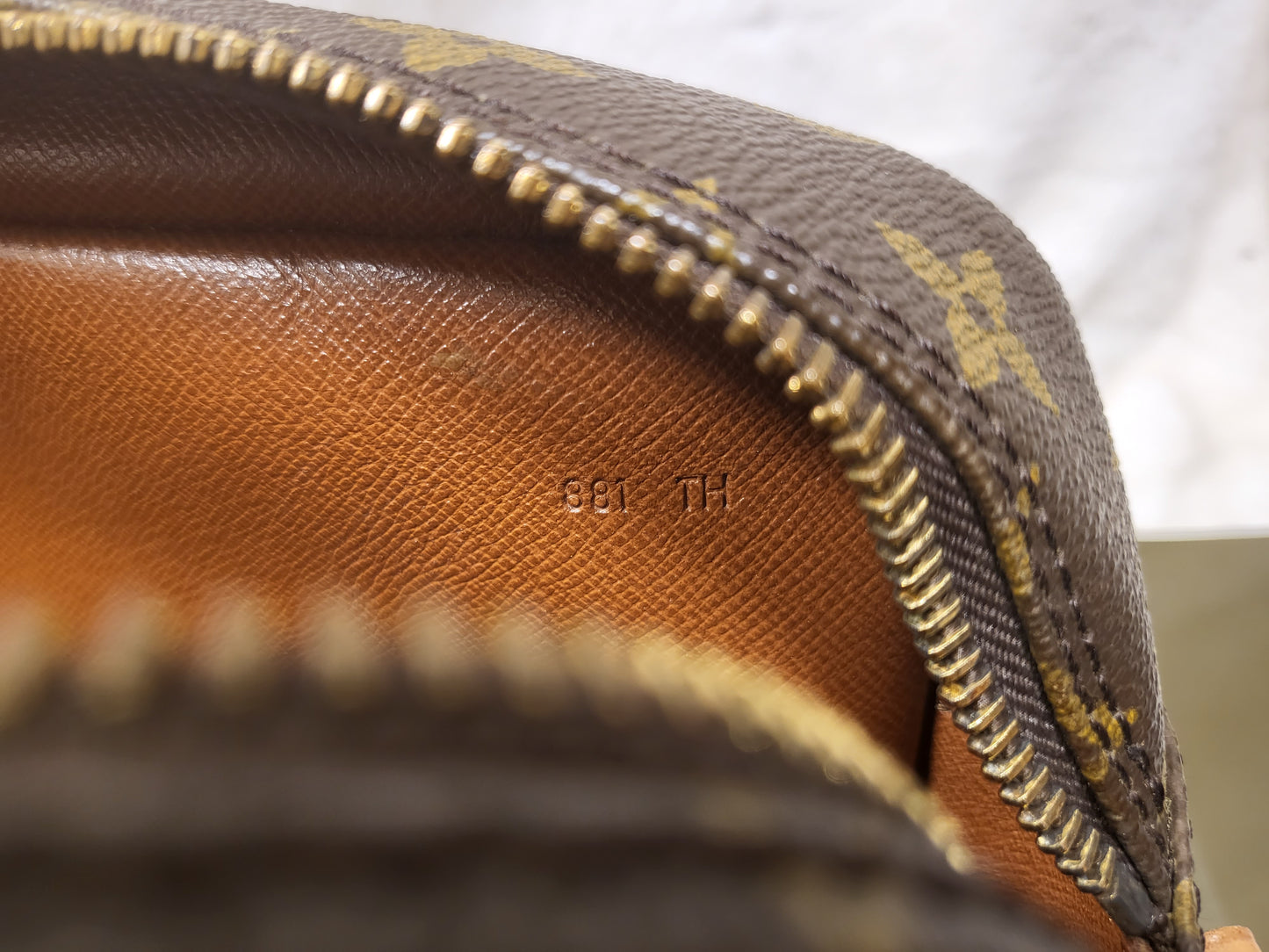 Authentic pre-owned Louis Vuitton Trocadero 30 crossbody shoulder bag