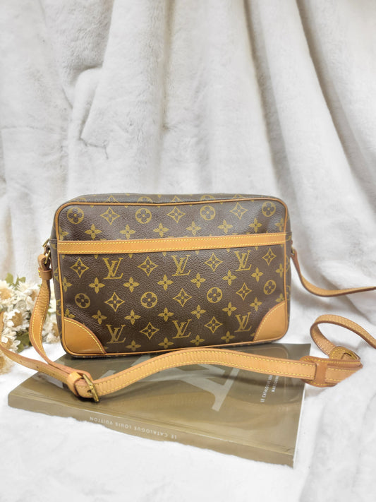 Authentic pre-owned Louis Vuitton Trocadero 30 crossbody shoulder bag
