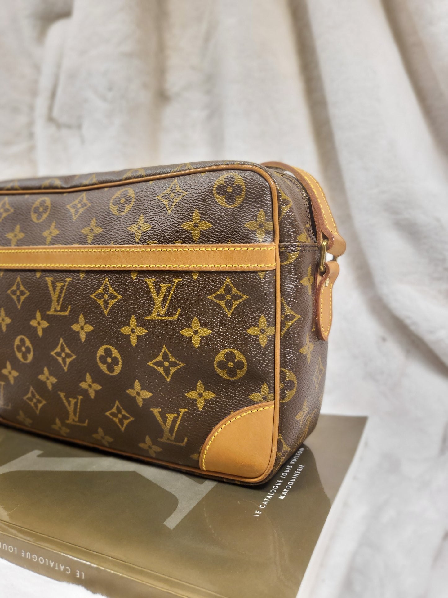 Authentic pre-owned Louis Vuitton Trocadero 30 crossbody shoulder bag