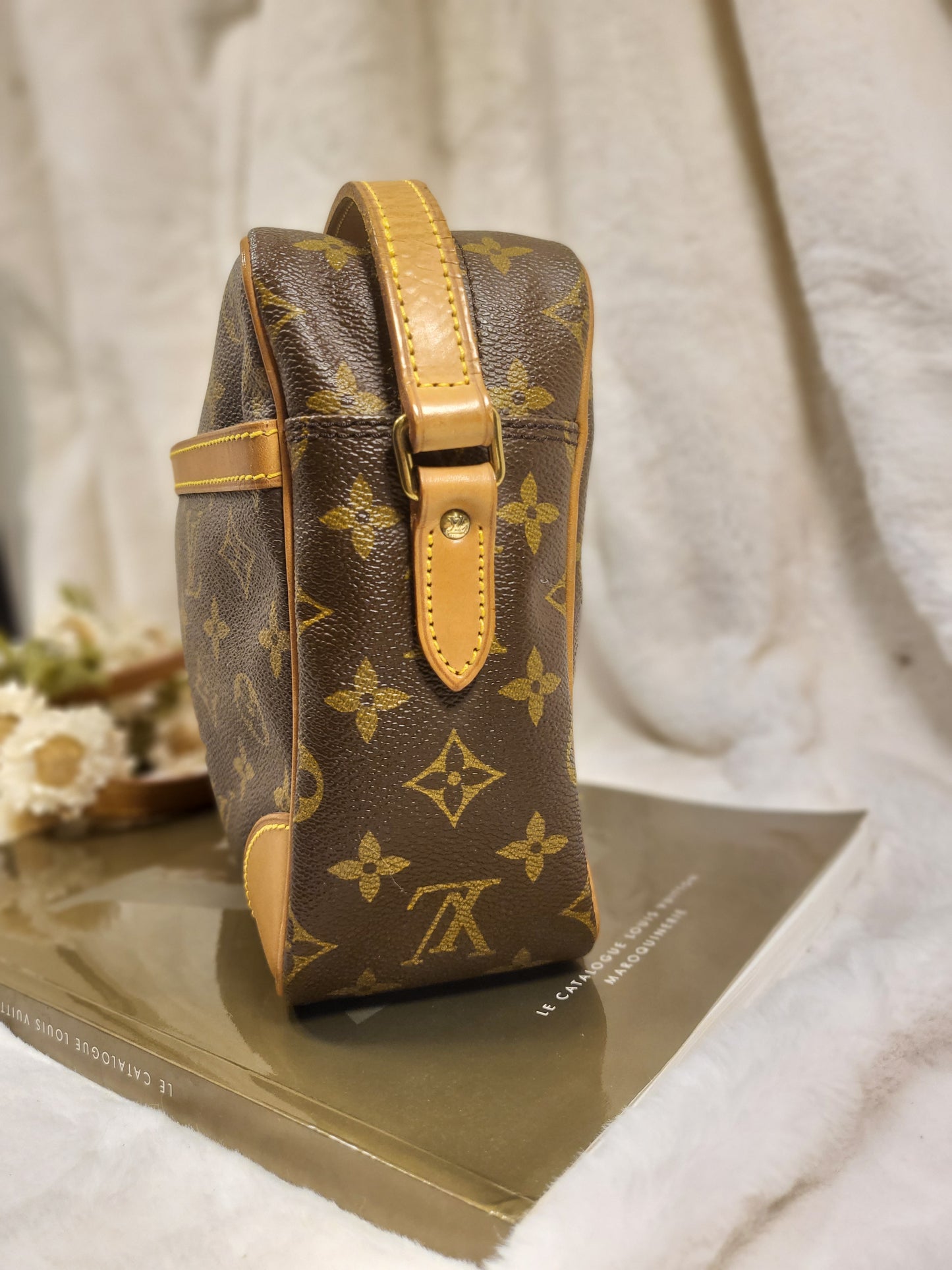 Authentic pre-owned Louis Vuitton Trocadero 30 crossbody shoulder bag