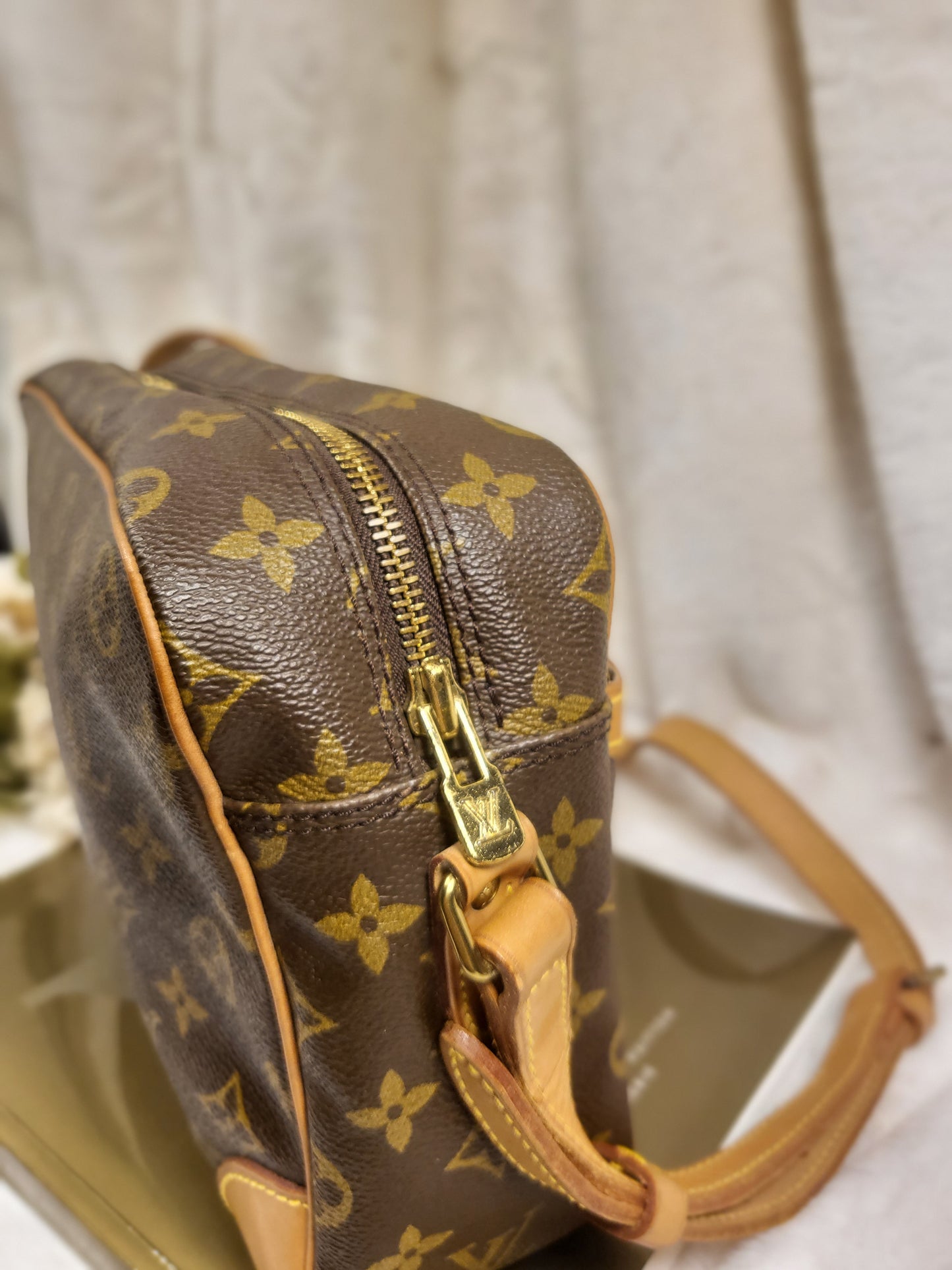 Authentic pre-owned Louis Vuitton Trocadero 30 crossbody shoulder bag