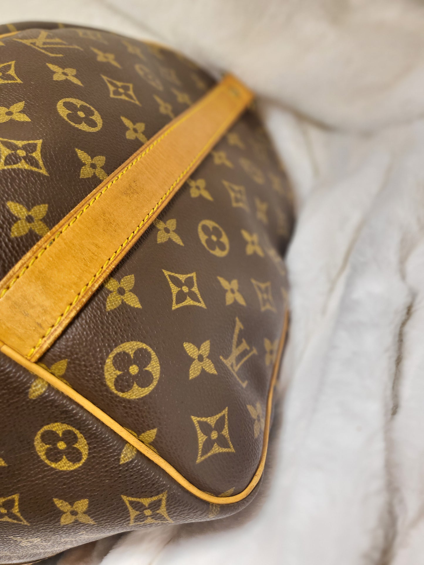 Authentic pre-owned Louis Vuitton Keepall 50 bandoliere travel luggage bag