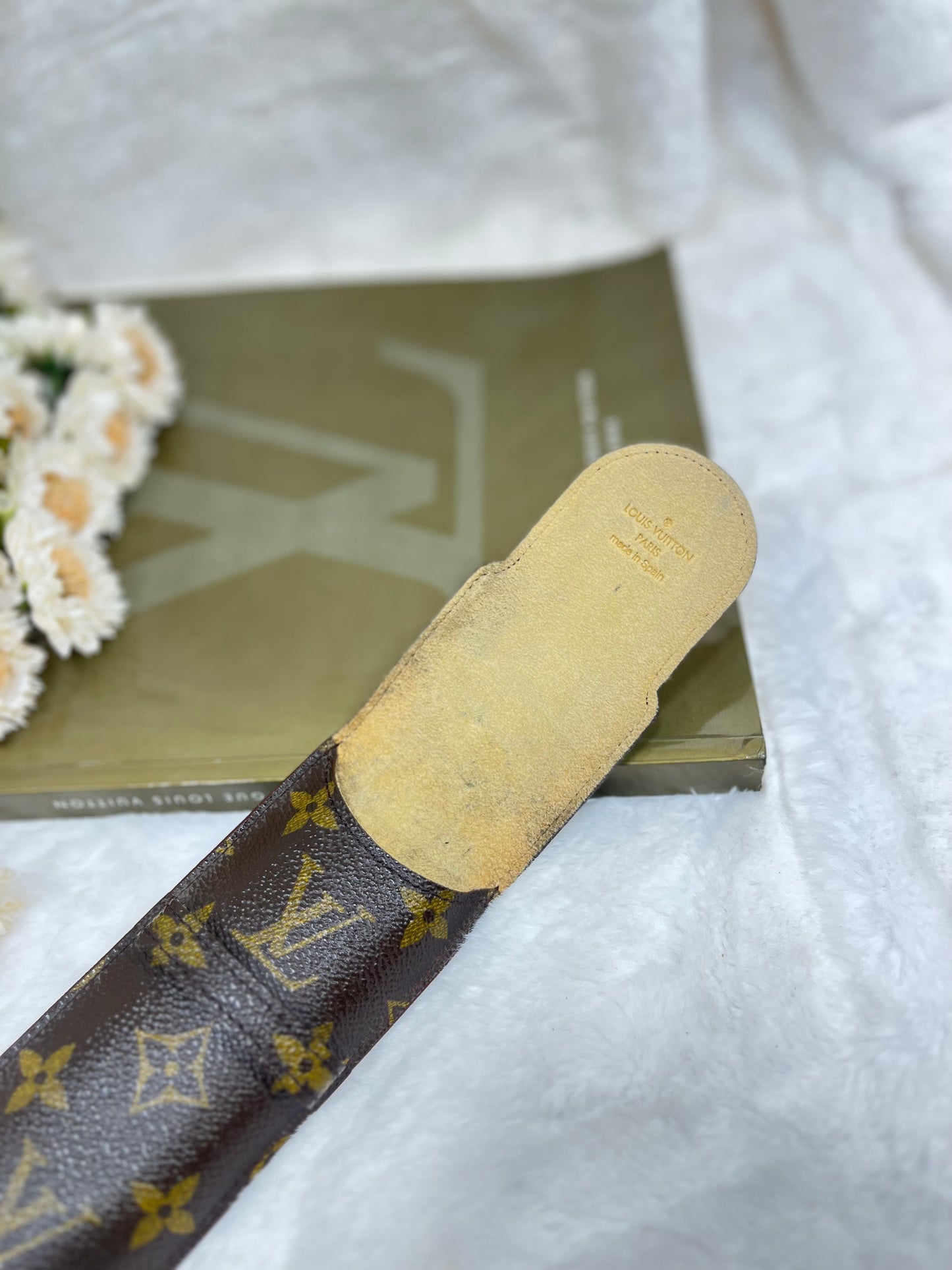 Authentic pre-owned Louis Vuitton pen/glasses case