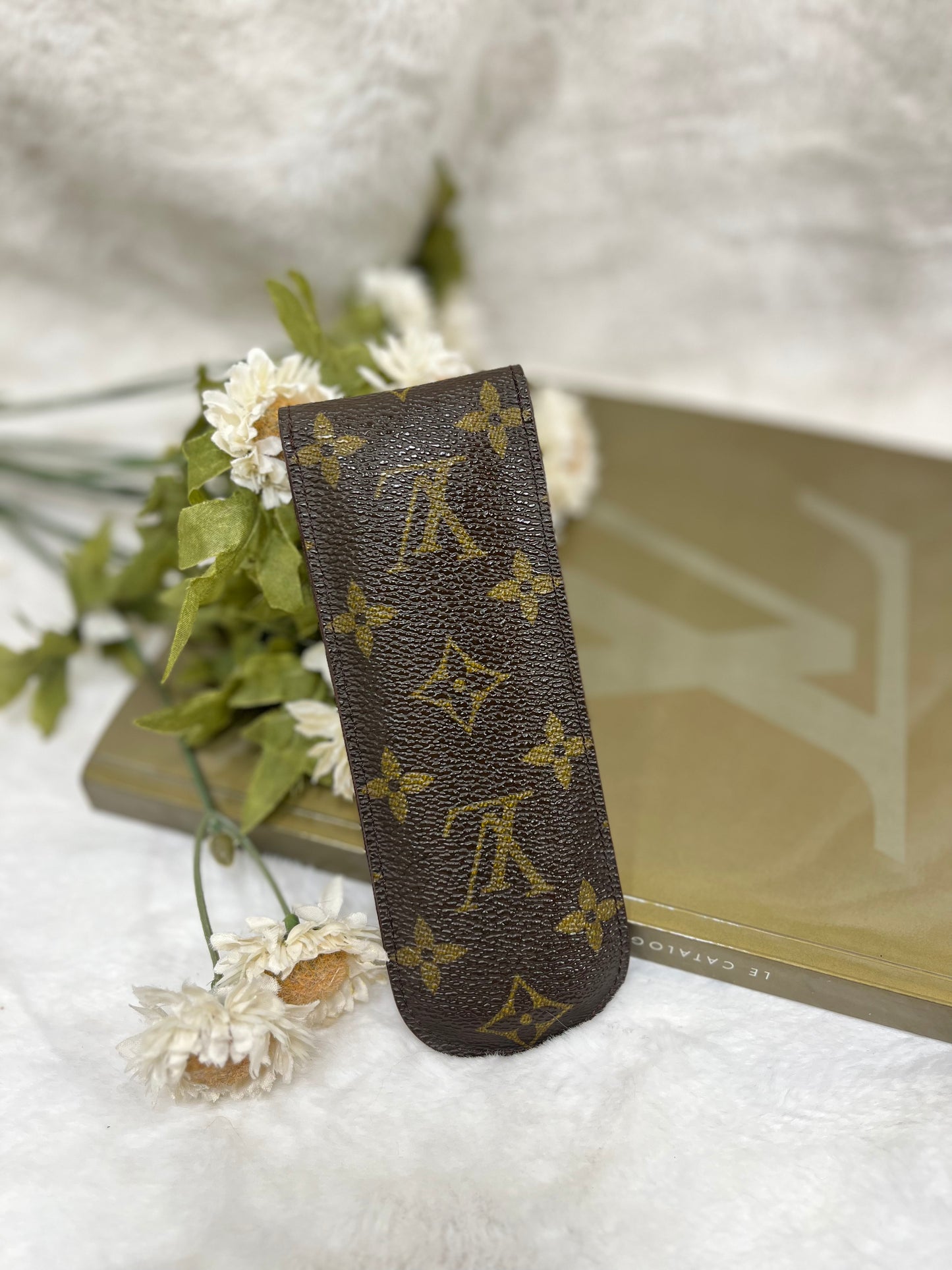 Authentic pre-owned Louis Vuitton pen/glasses case