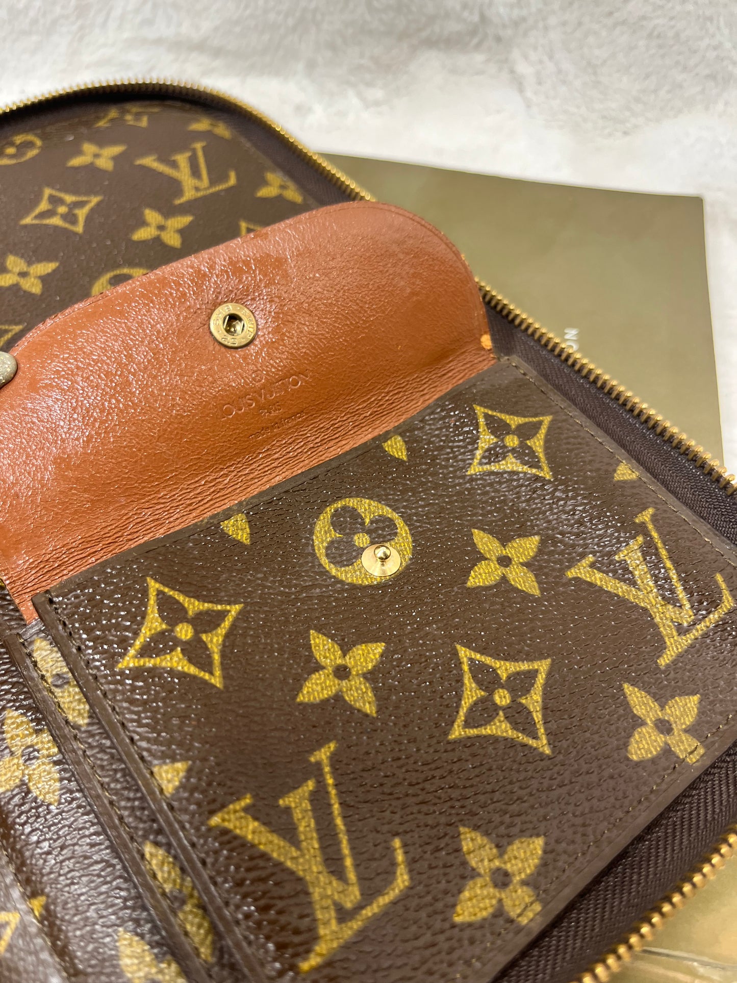 Authentic pre-owned Louis Vuitton Travel organizer de voyage