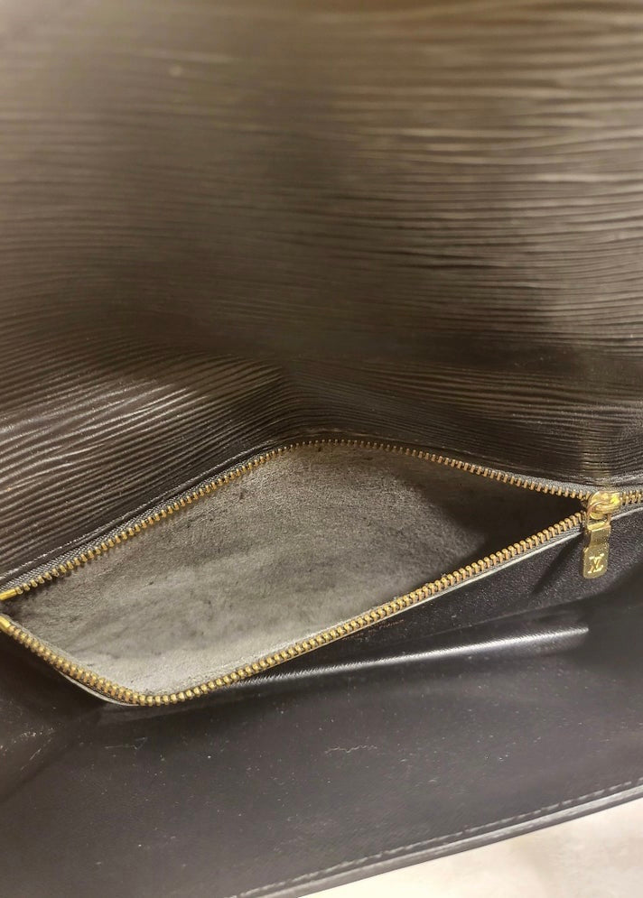 Authentic pre-owned Louis Vuitton serie Dragonne clutch black epi