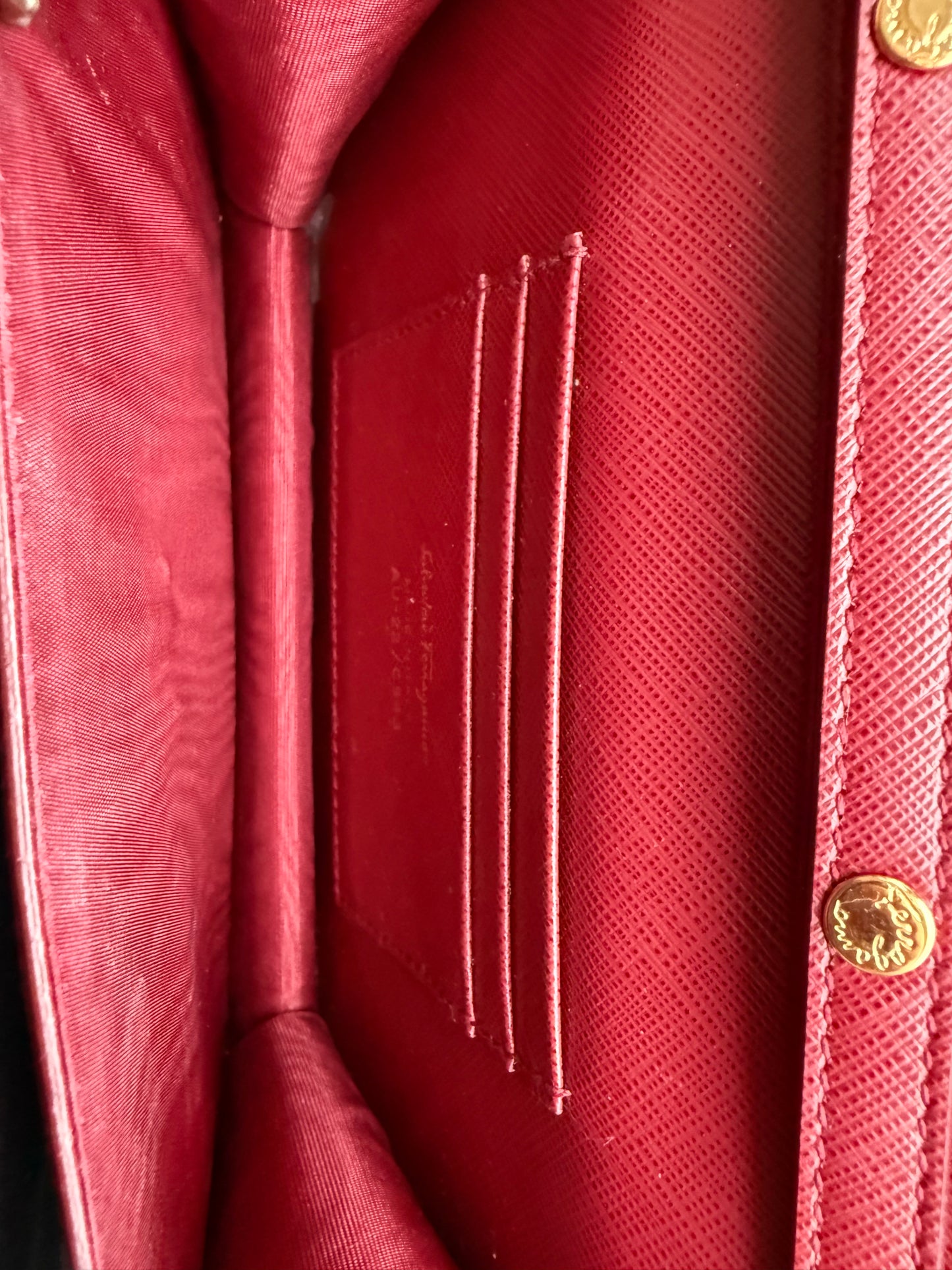 Ferragamo Vara wallet on chain