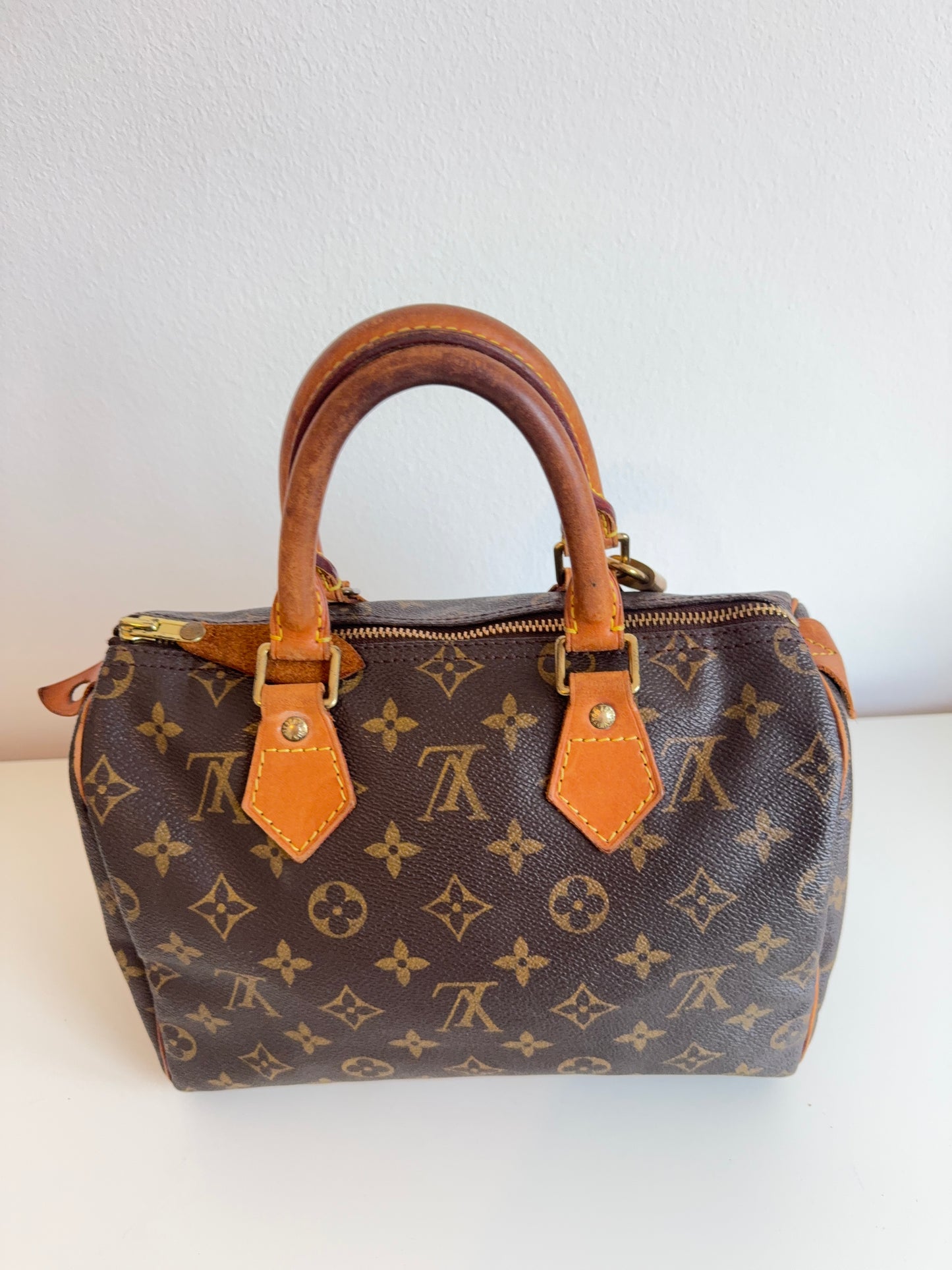Loui Vuitton speedy 25