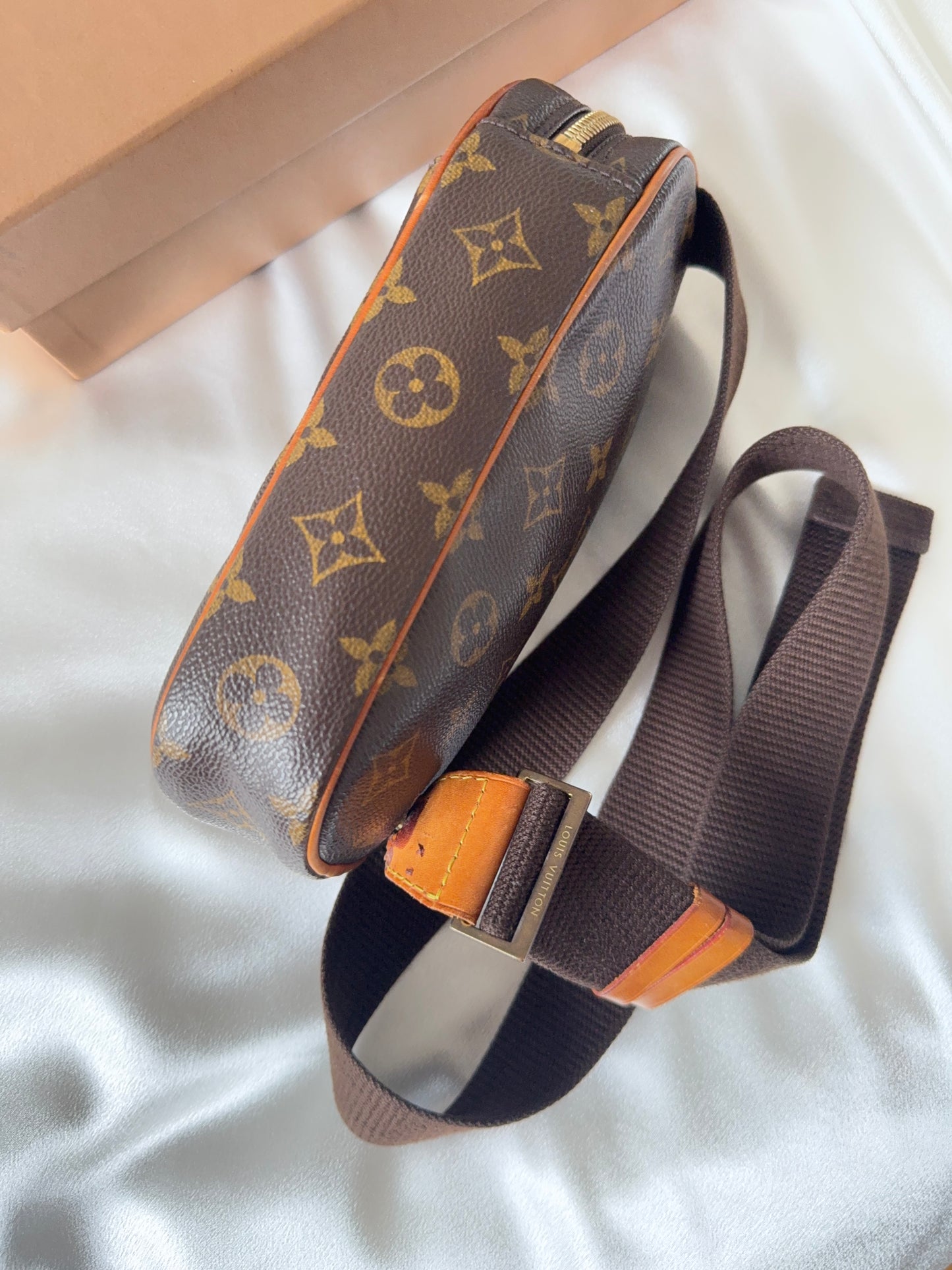 Louis Vuitton Pochette Gange