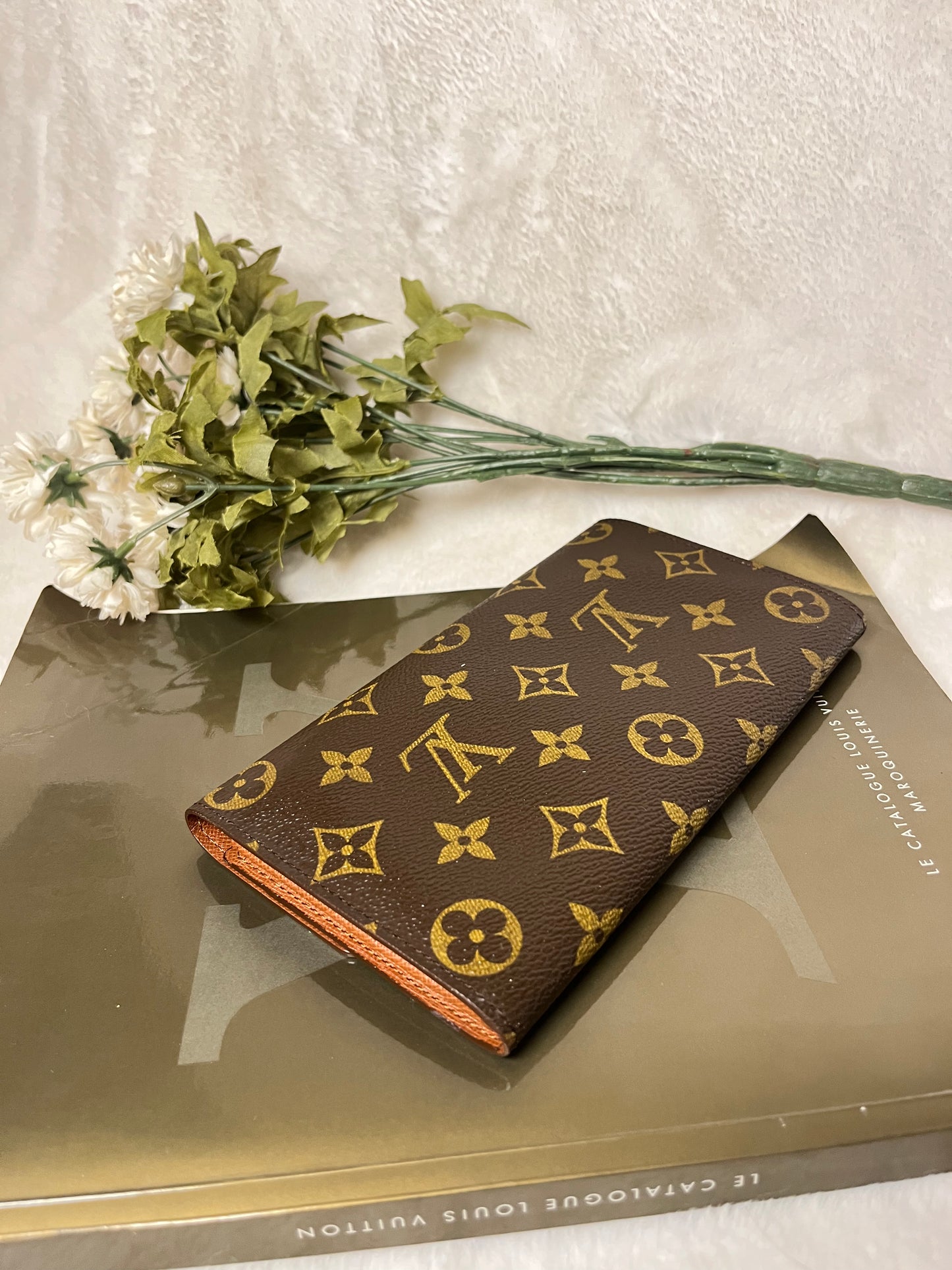 Authentic pre owned Louis Vuitton Sarah Wallet Little Bean Vintage