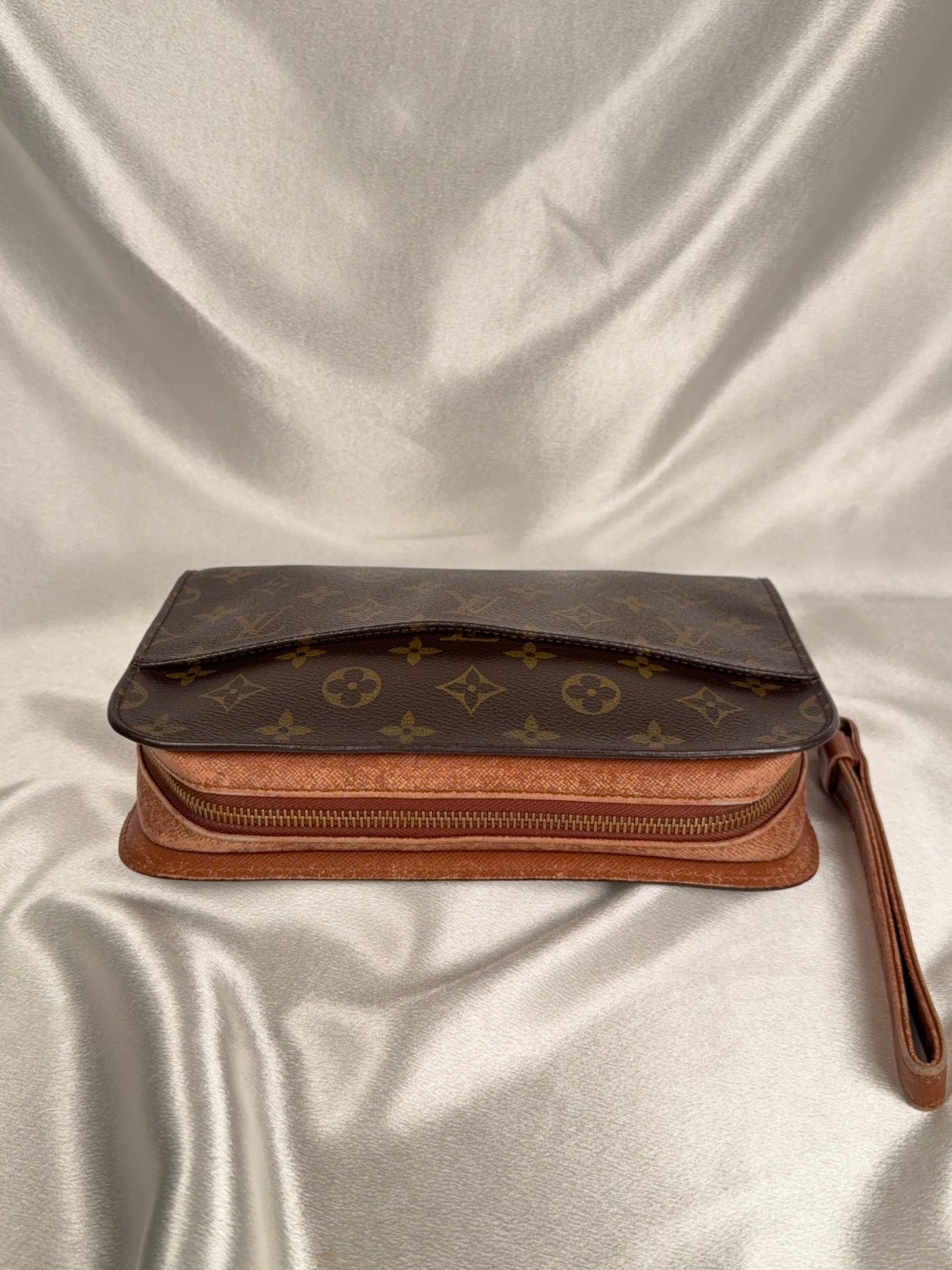 Louis Vuitton Orsay monogram clutch