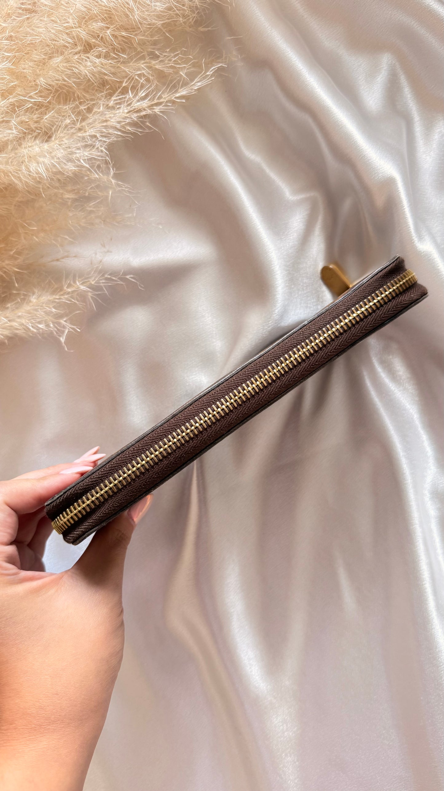 Louis Vuitton zippy compact wallet