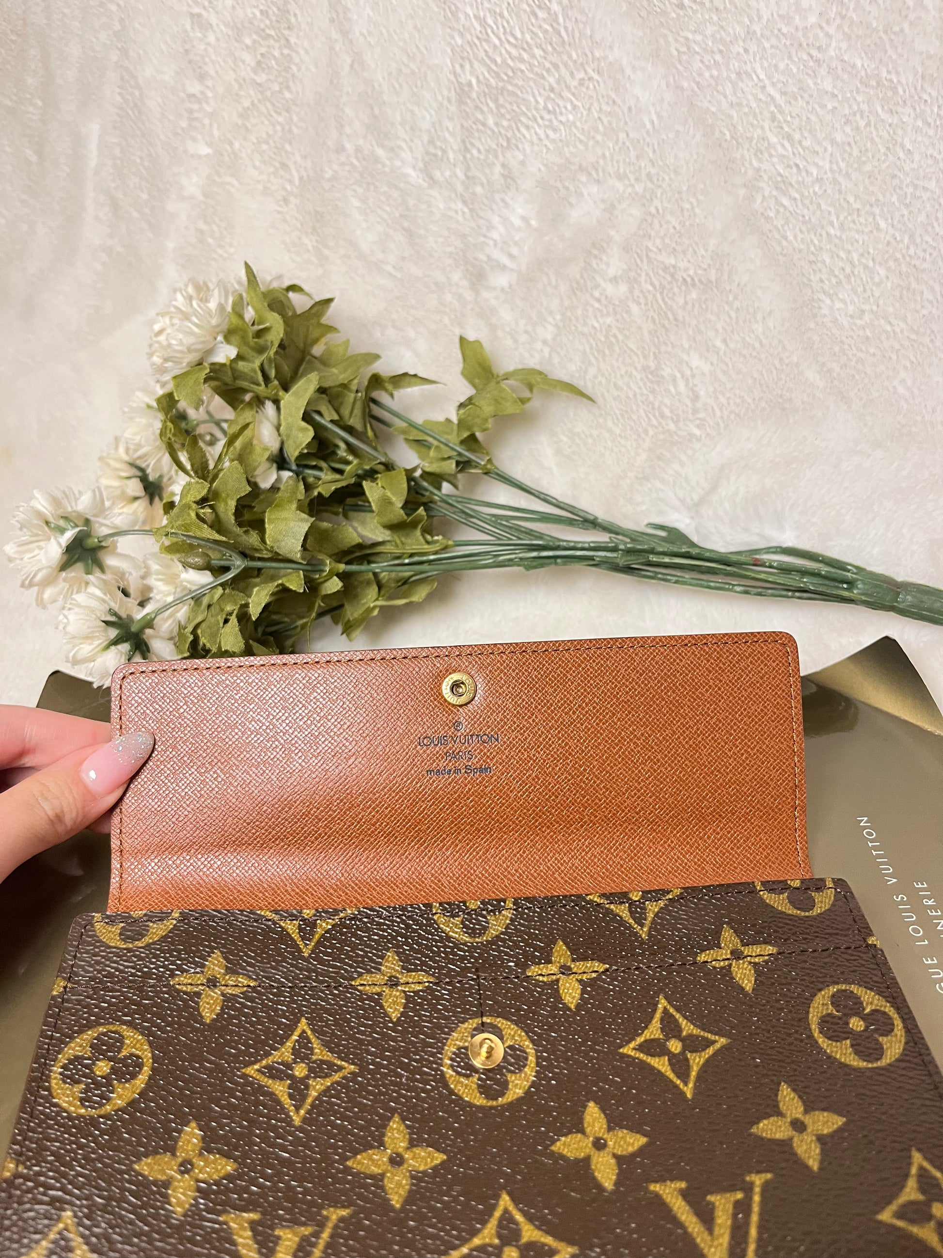 Authentic pre owned Louis Vuitton Sarah Wallet Little Bean Vintage