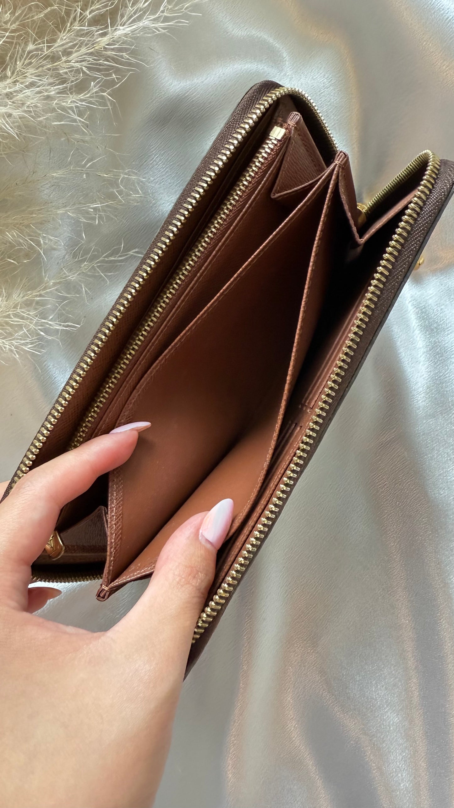 Louis Vuitton zippy compact wallet