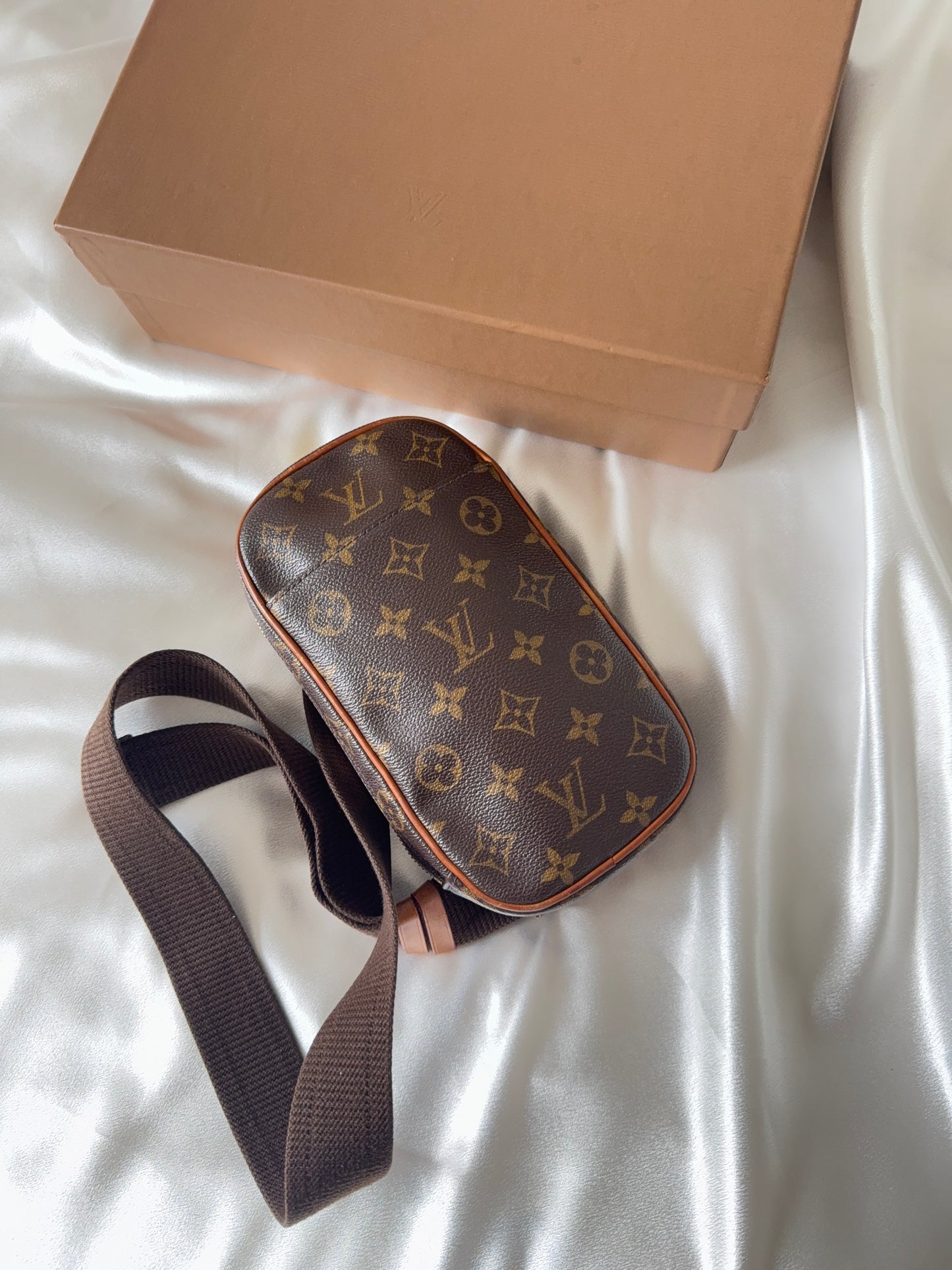 Louis Vuitton Pochette Gange