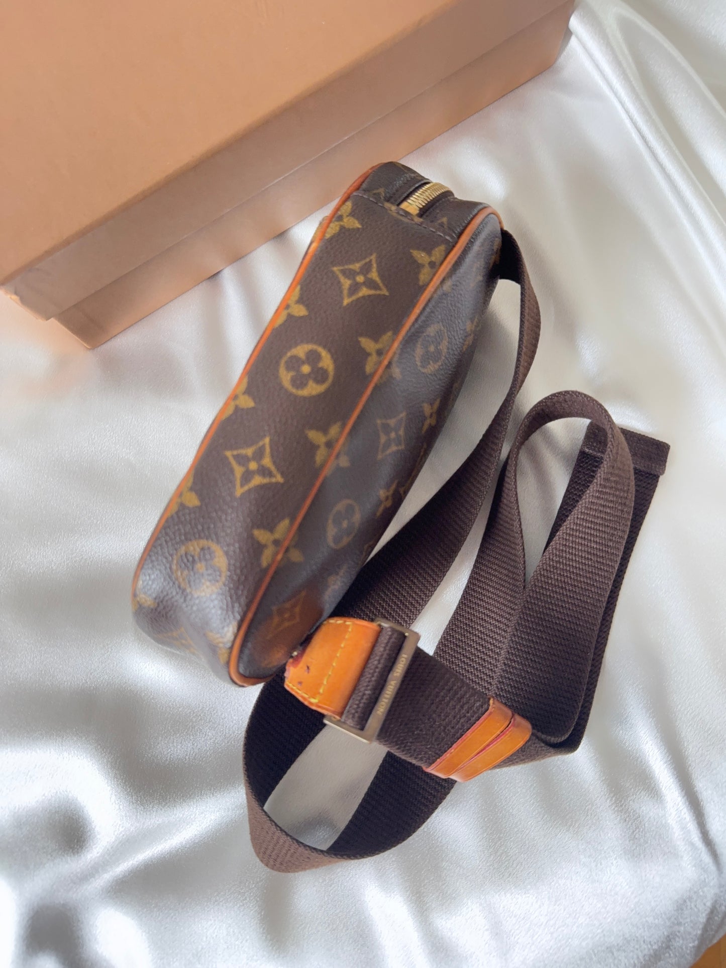Louis Vuitton Pochette Gange