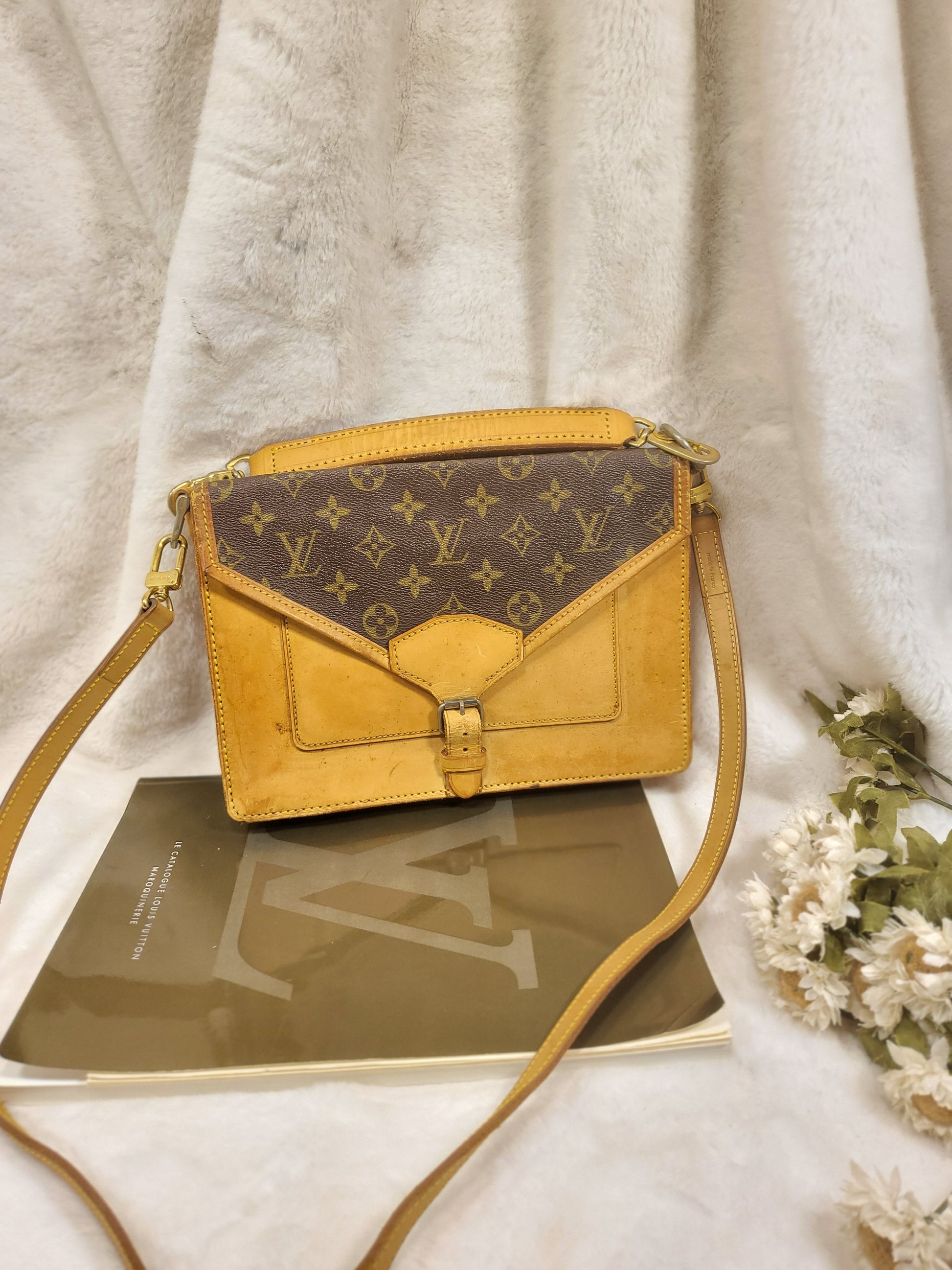 Louis Vuitton 1983 pre-owned Épi Sac Biface Handbag - Farfetch