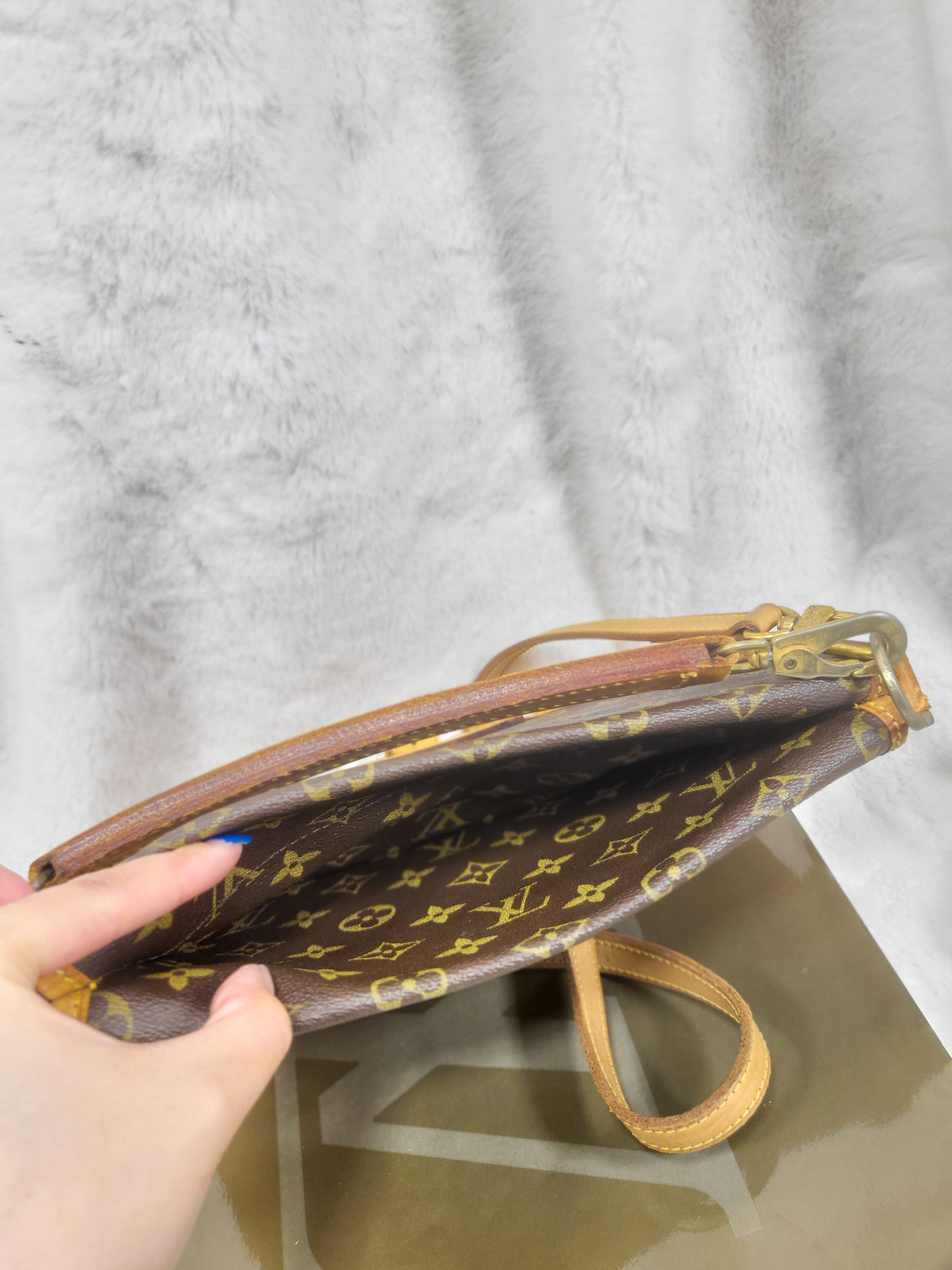 Louis Vuitton Cité Handbag 254133