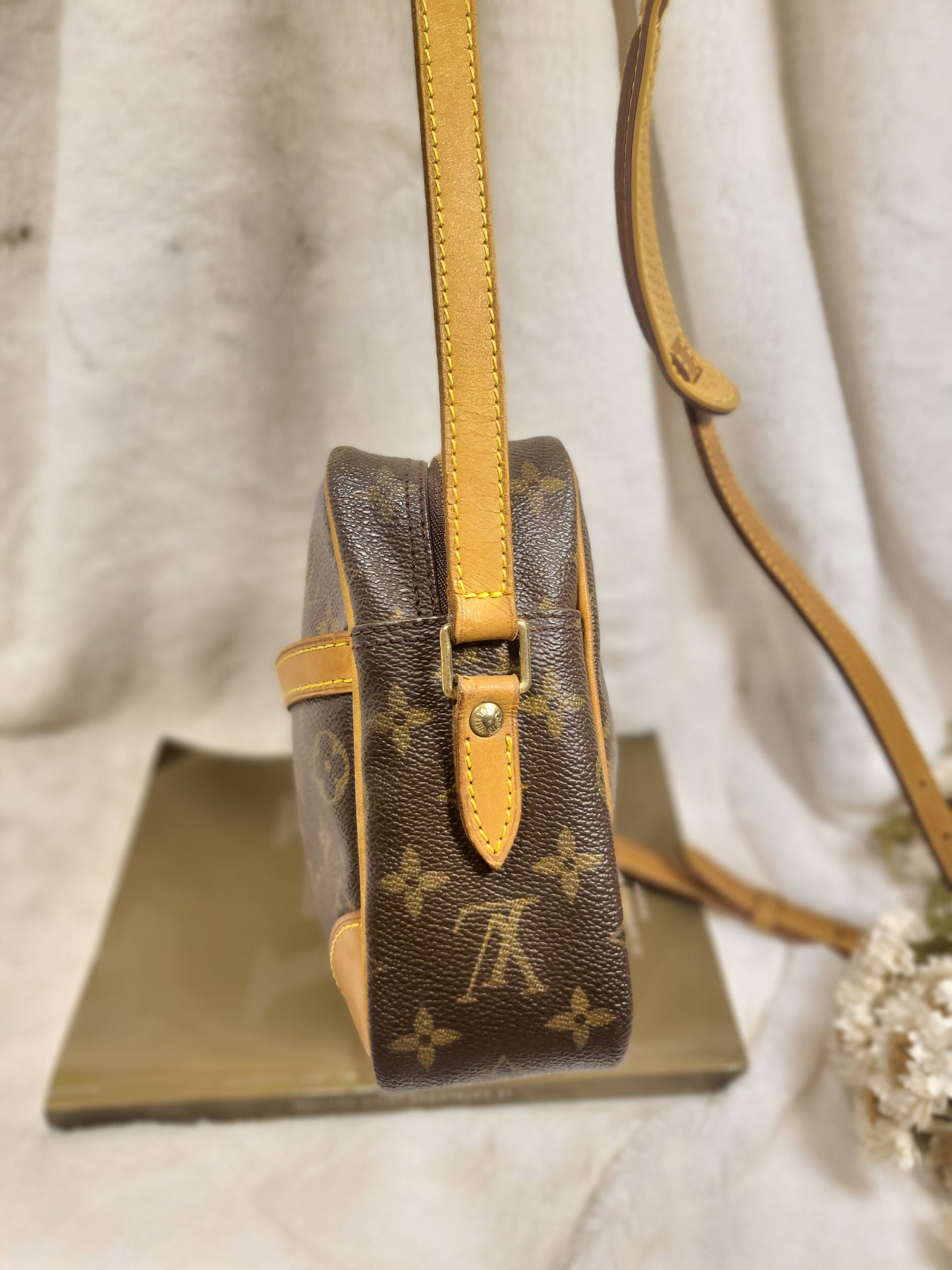Authentic pre-owned Louis Vuitton Trocadero 23 crossbody shoulder bag
