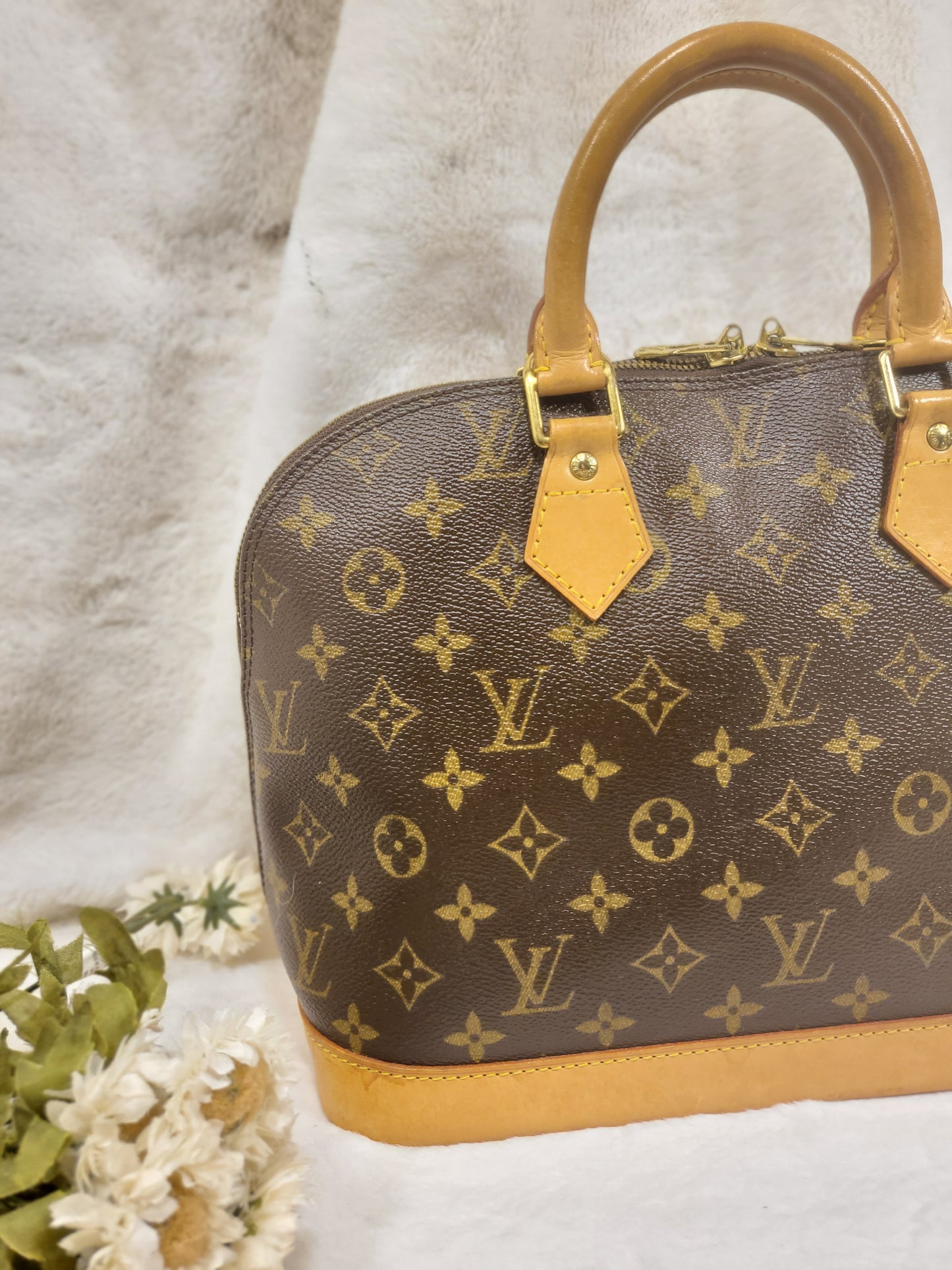 Authentic pre-owned Louis Vuitton Alma pm