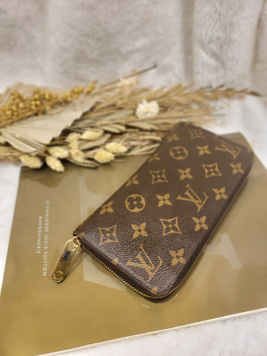 Authentic pre-owned Louis Vuitton Zippy compact wallet