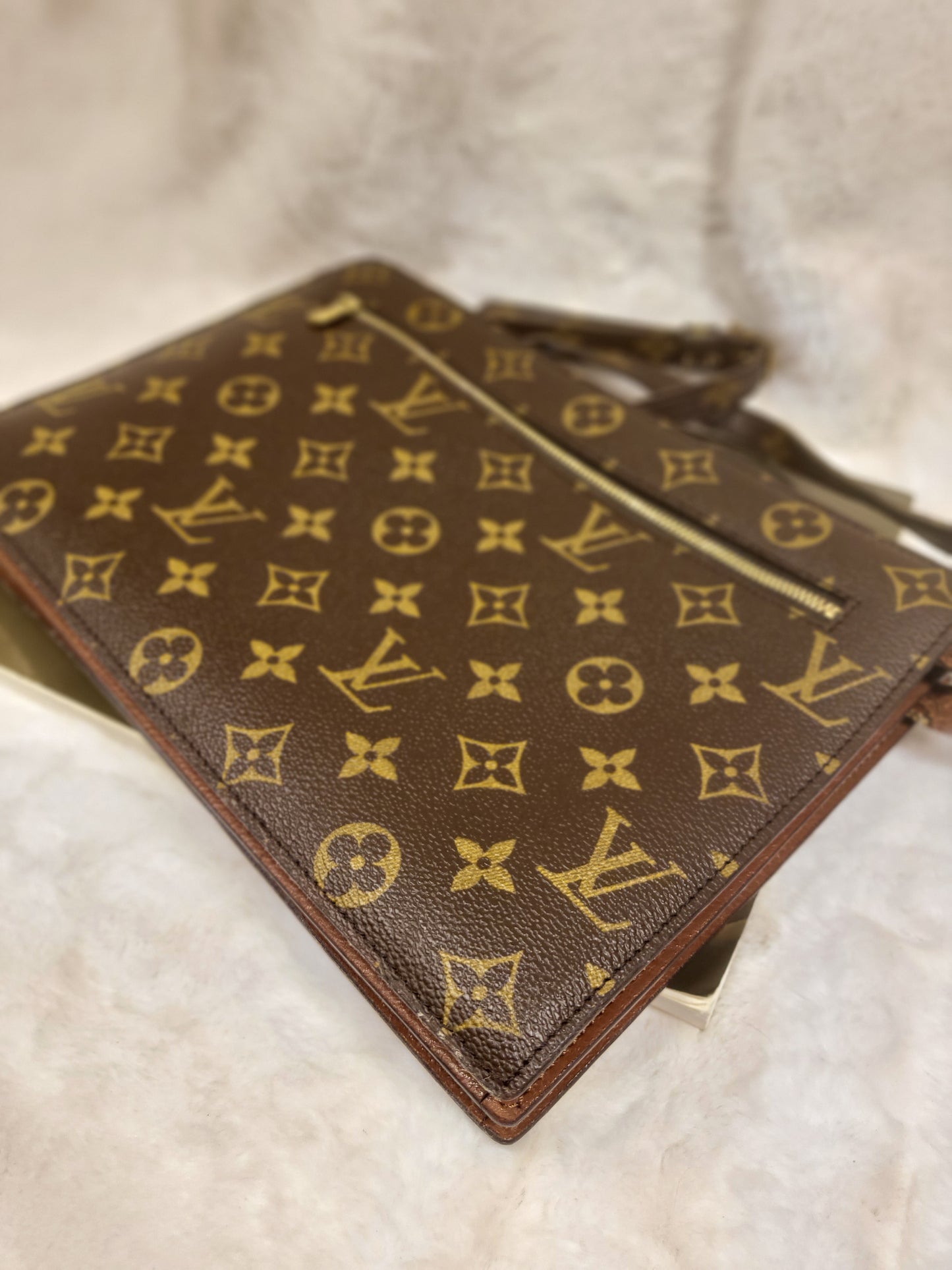 Authentic pre-owned Louis Vuitton Enghien monogram crossbody shoulder bag