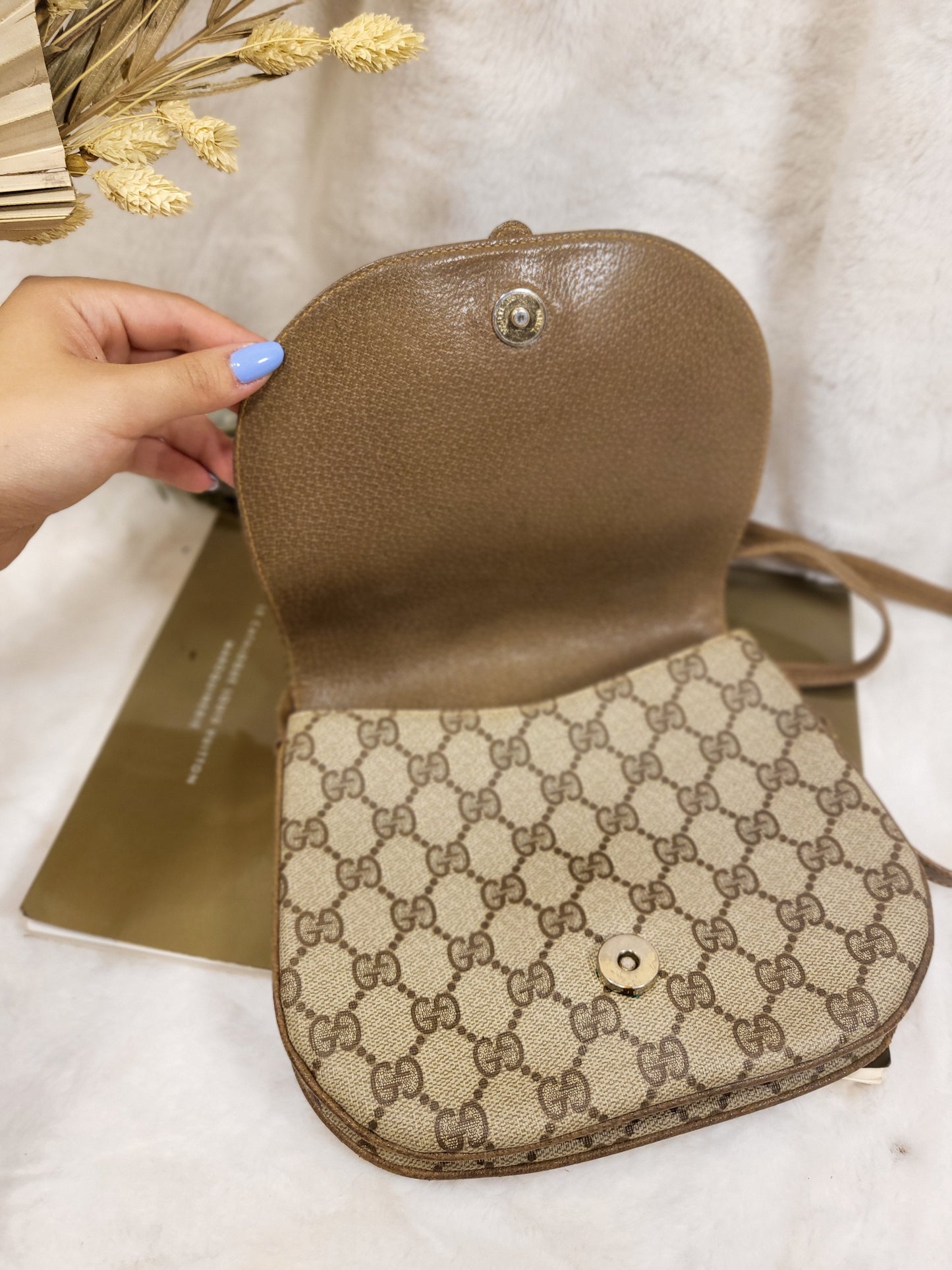 Authentic pre-owned vintage Gucci crossbody shoulder bag