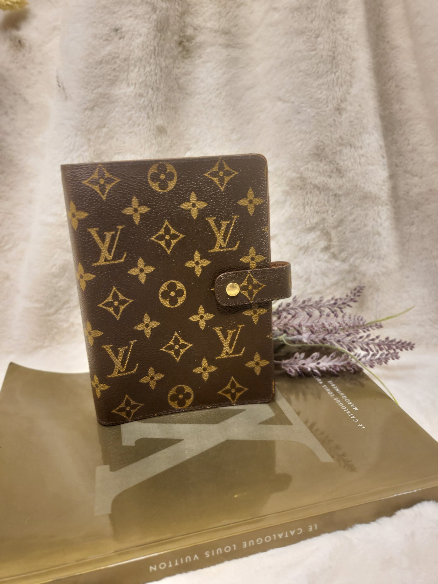 Authentic pre-owned Louis Vuitton agenda mm notepad holder