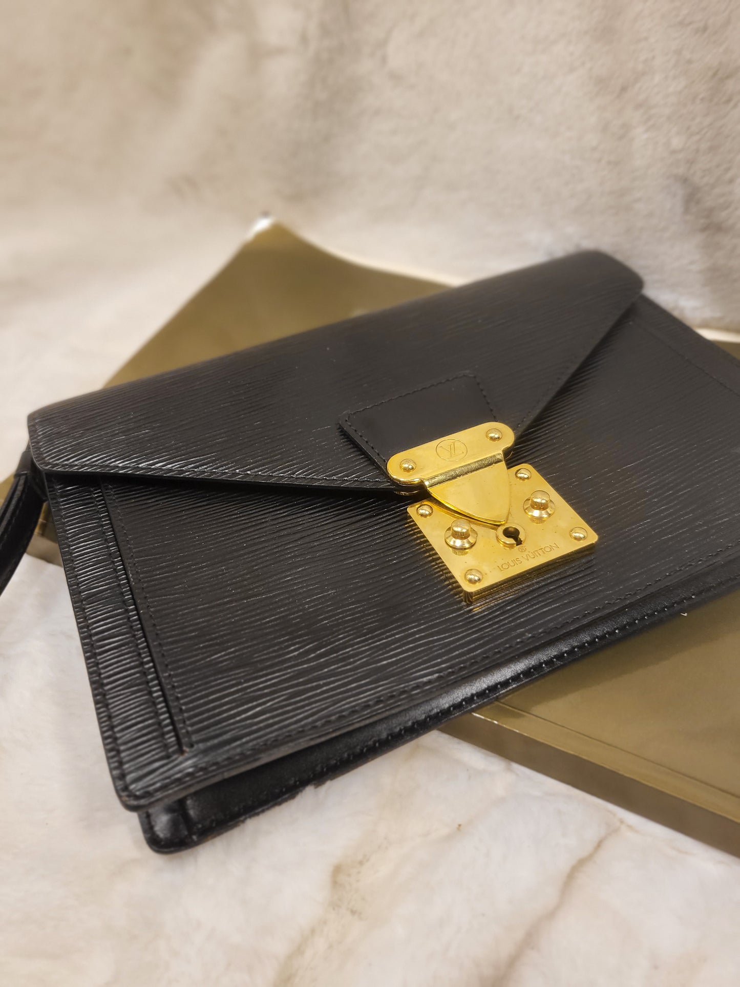 Authentic pre-owned Louis Vuitton Serie Dragonne epi black noir clutch