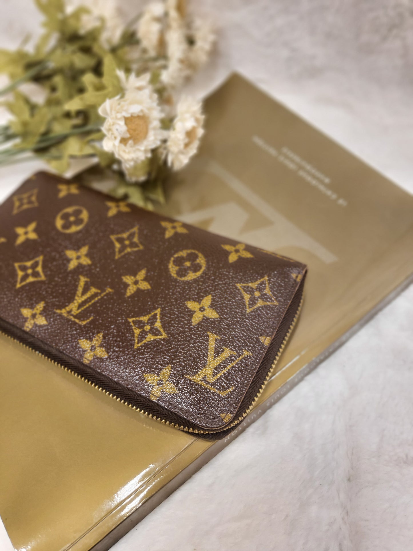Authentic pre-owned Louis Vuitton zippy wallet