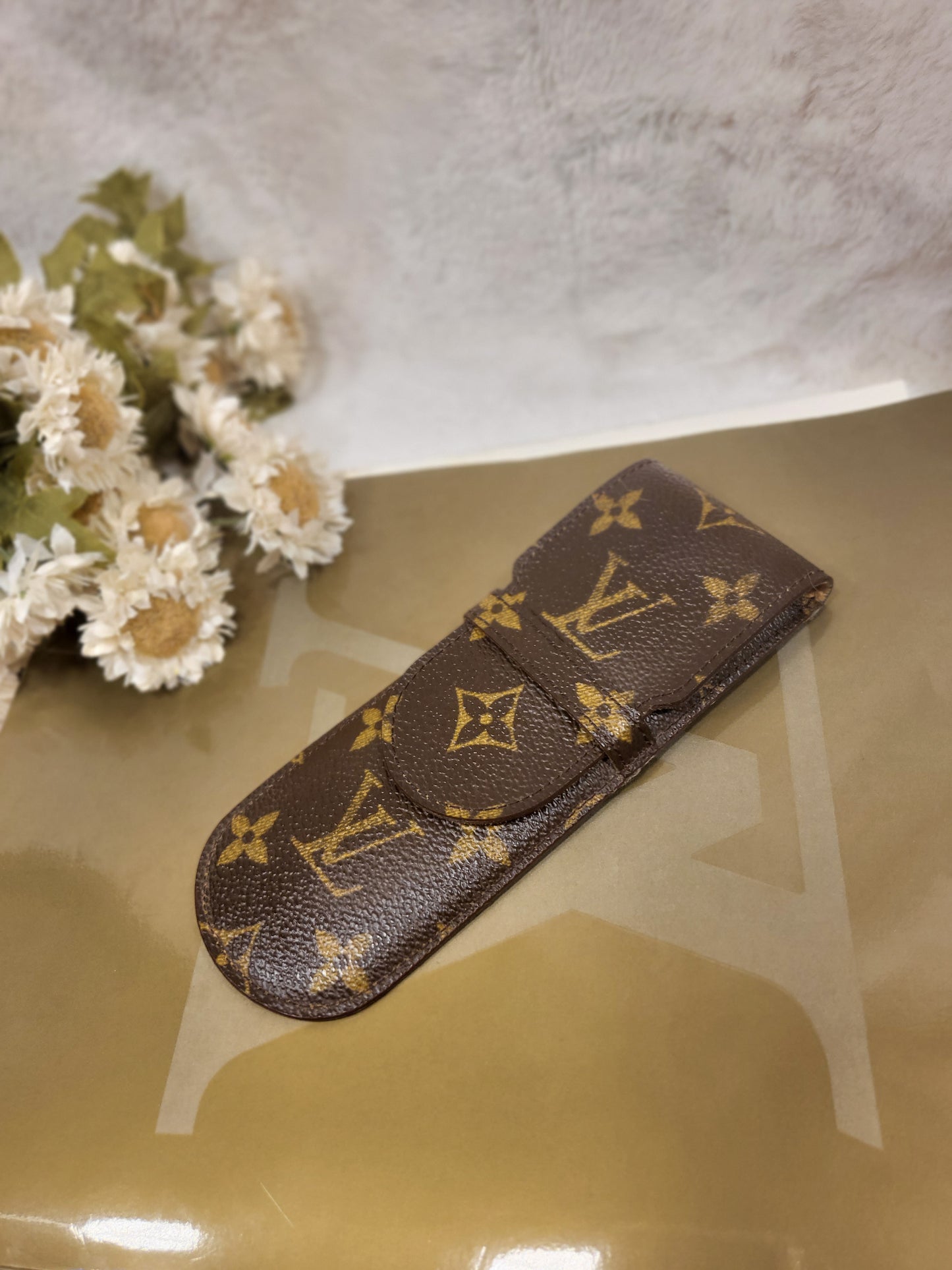 Authentic pre-owned Louis Vuitton pen/glasses holder