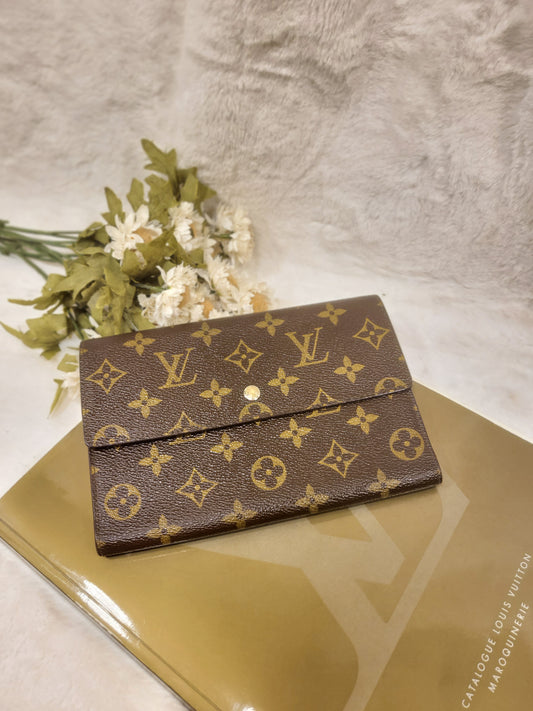 Authentic pre-owned Louis Vuitton Pochette passport waller