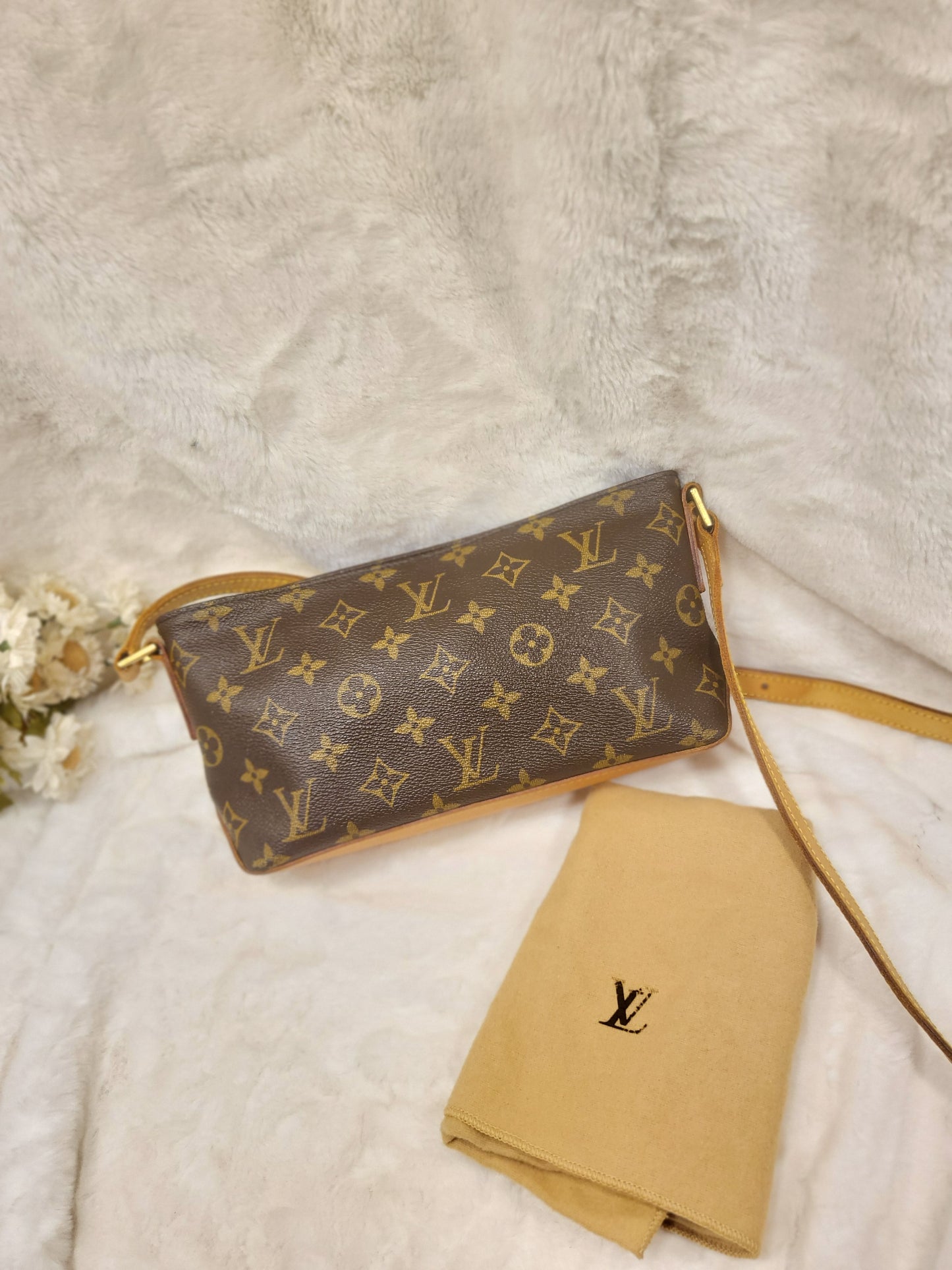 Authentic pre-owned Louis Vuitton Trotteur crossbody shoulder bag