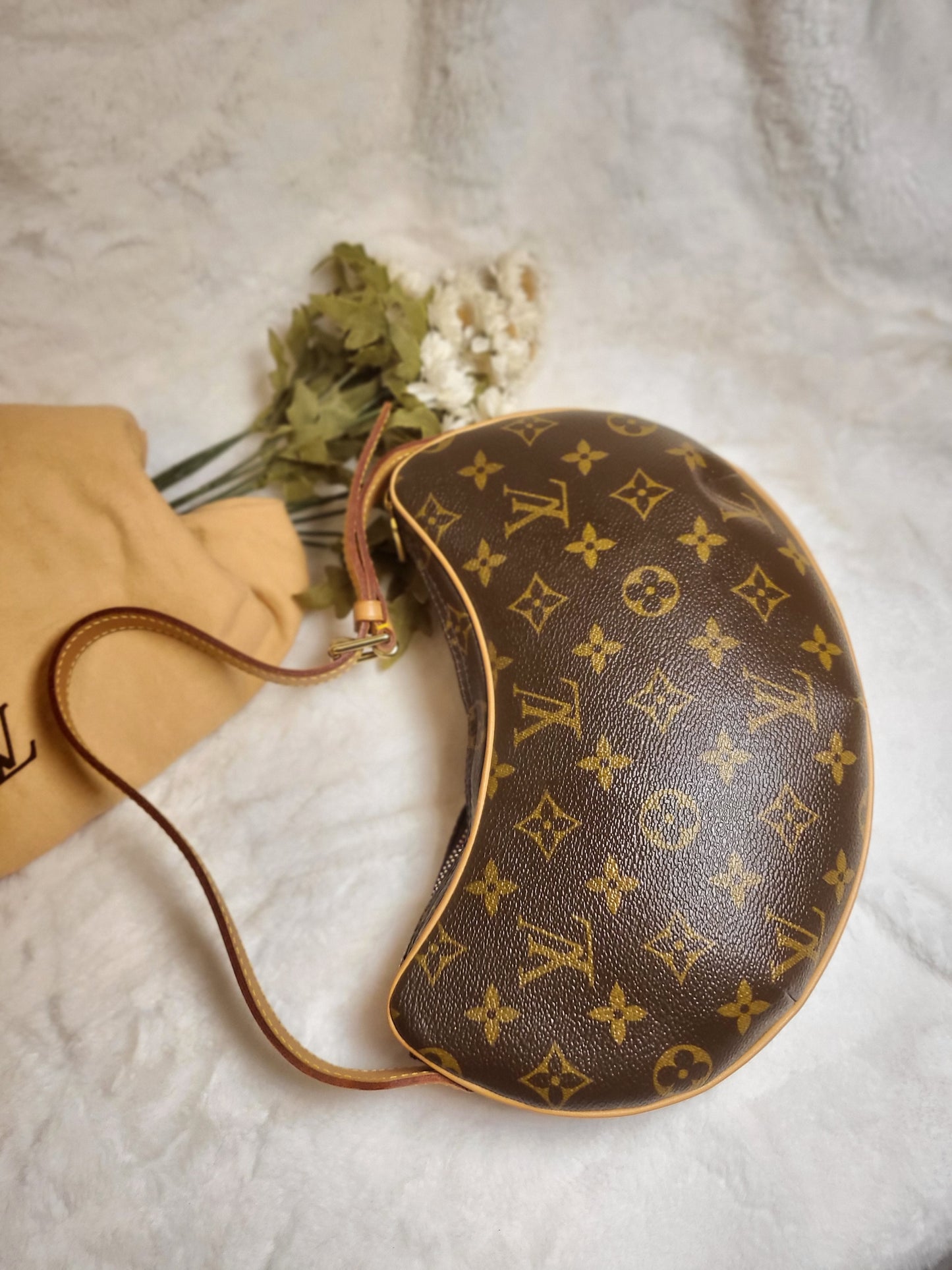 Authentic pre-owned Louis Vuitton Croissant pm shoulder bag