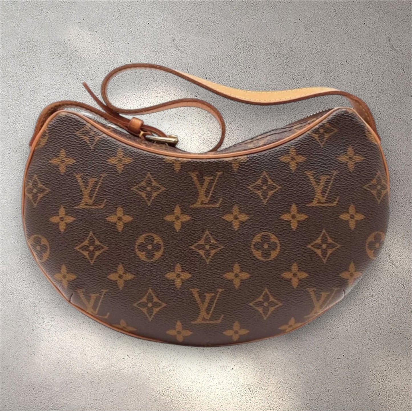 Louis Vuitton Croissant pm