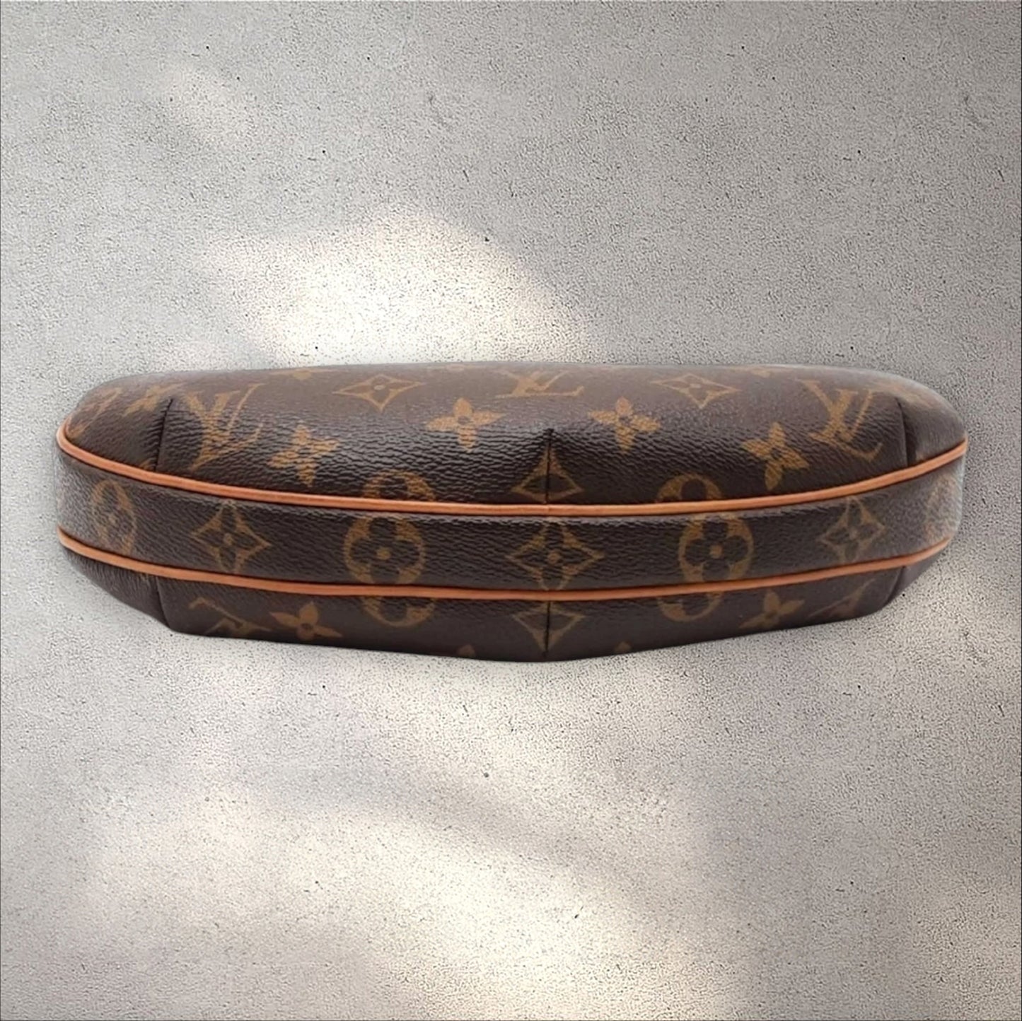 Louis Vuitton Croissant pm