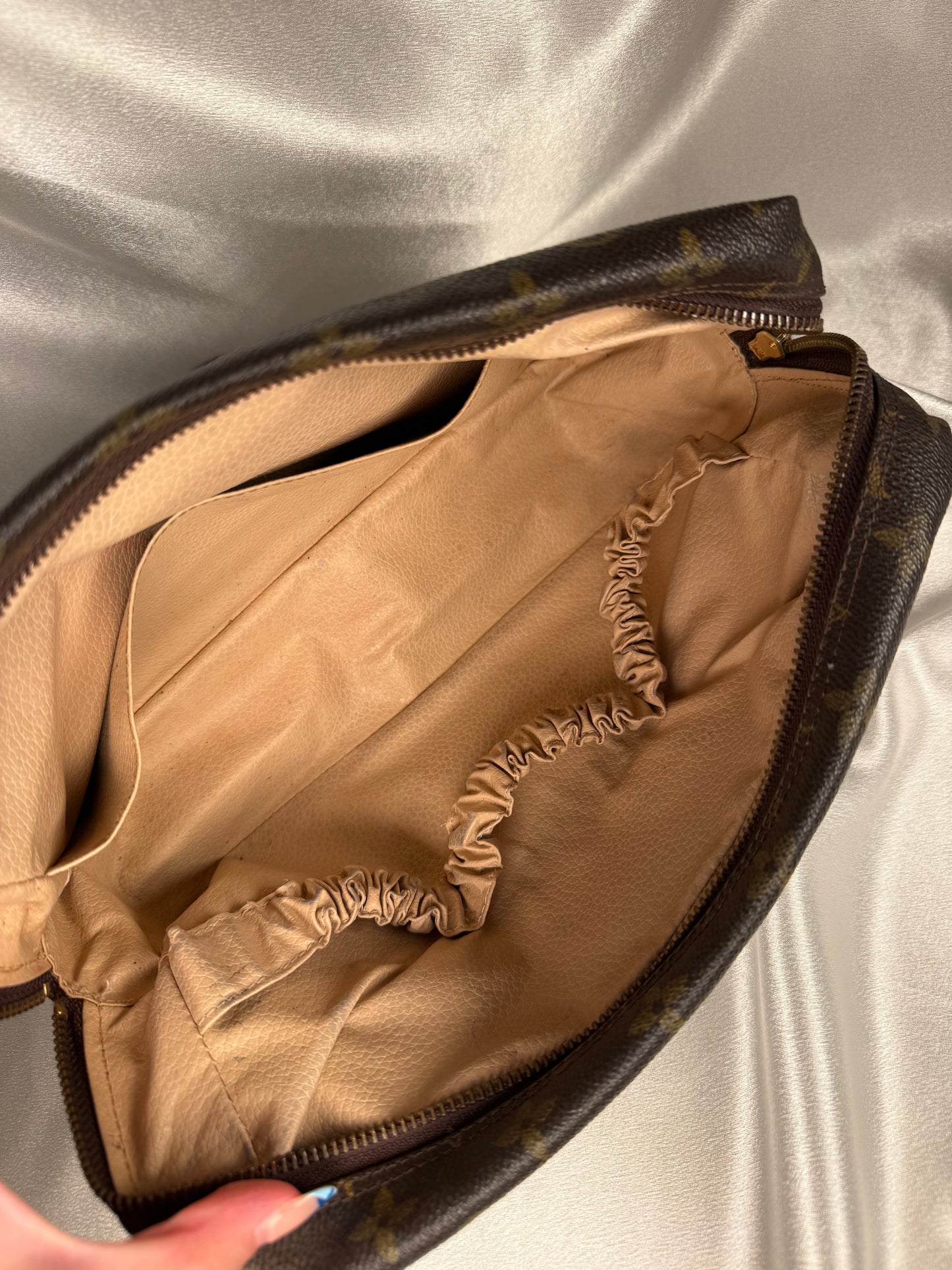 Louis Vuitton Trousse 28