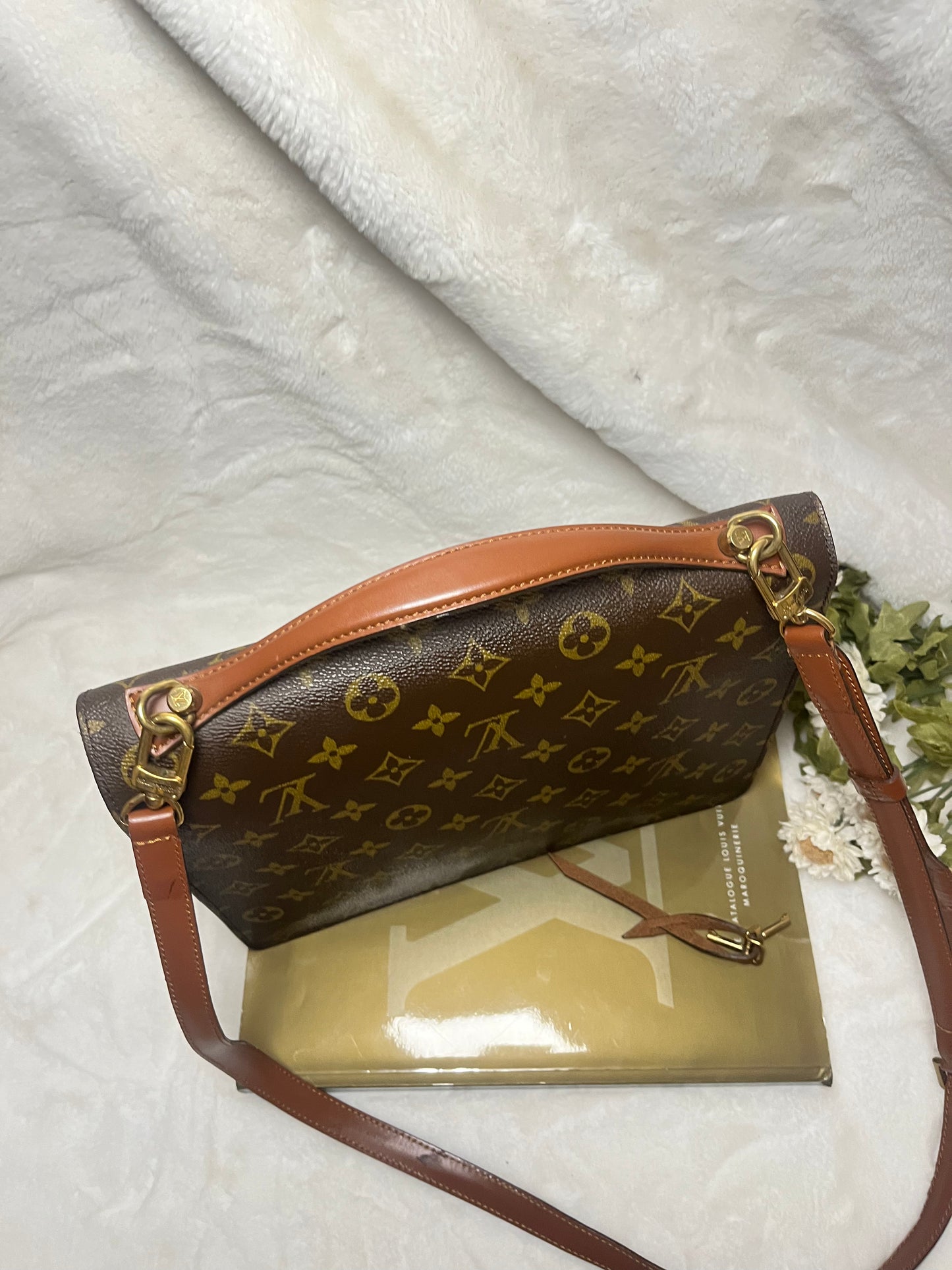 Authentic pre-owned Louis Vuitton Monceau crossbody shoulder bag