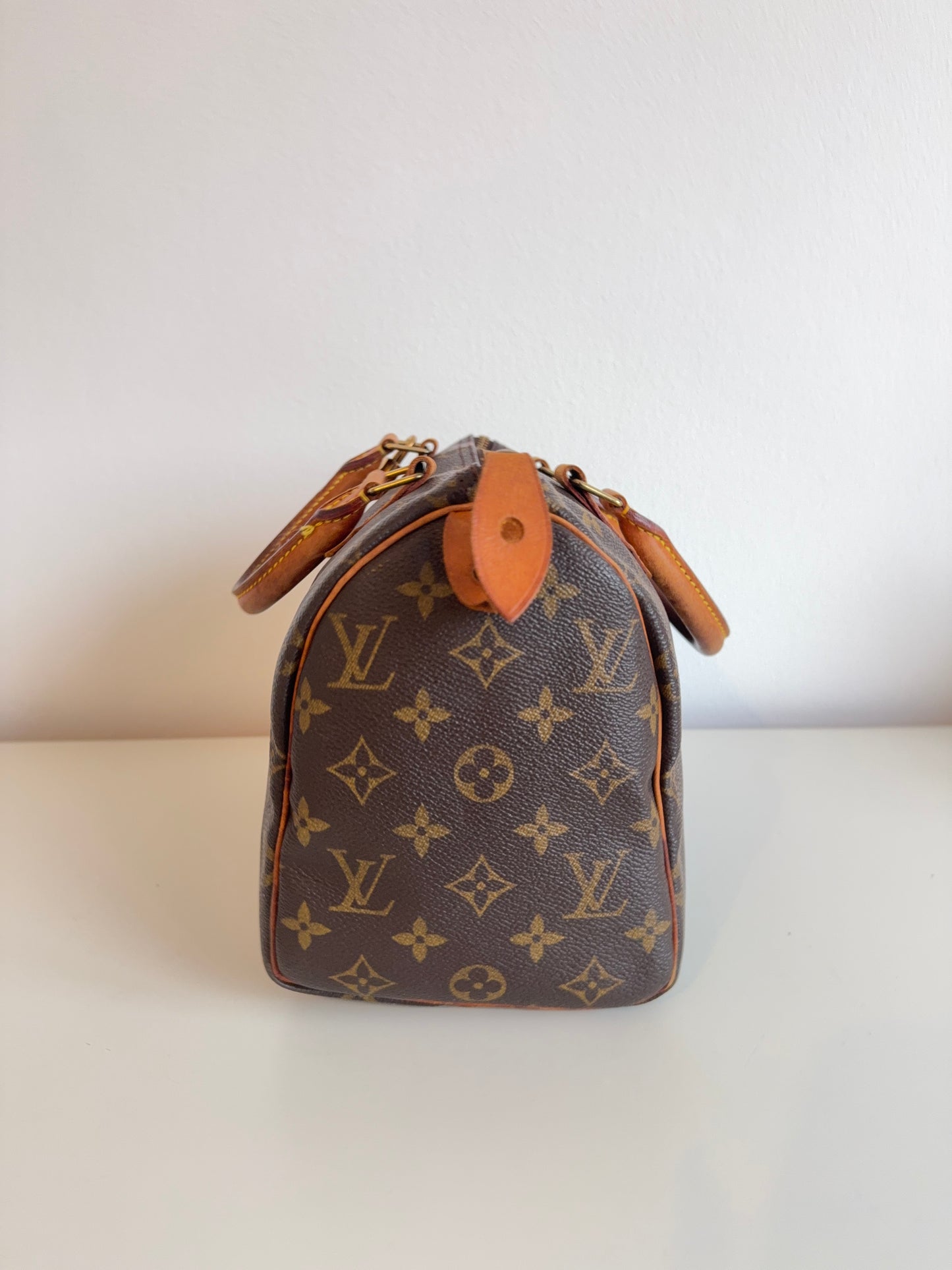 Loui Vuitton speedy 25
