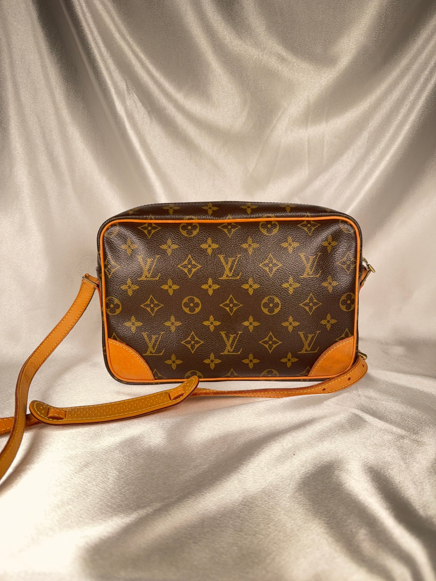 Louis Vuitton Trocadero 30 crossbody