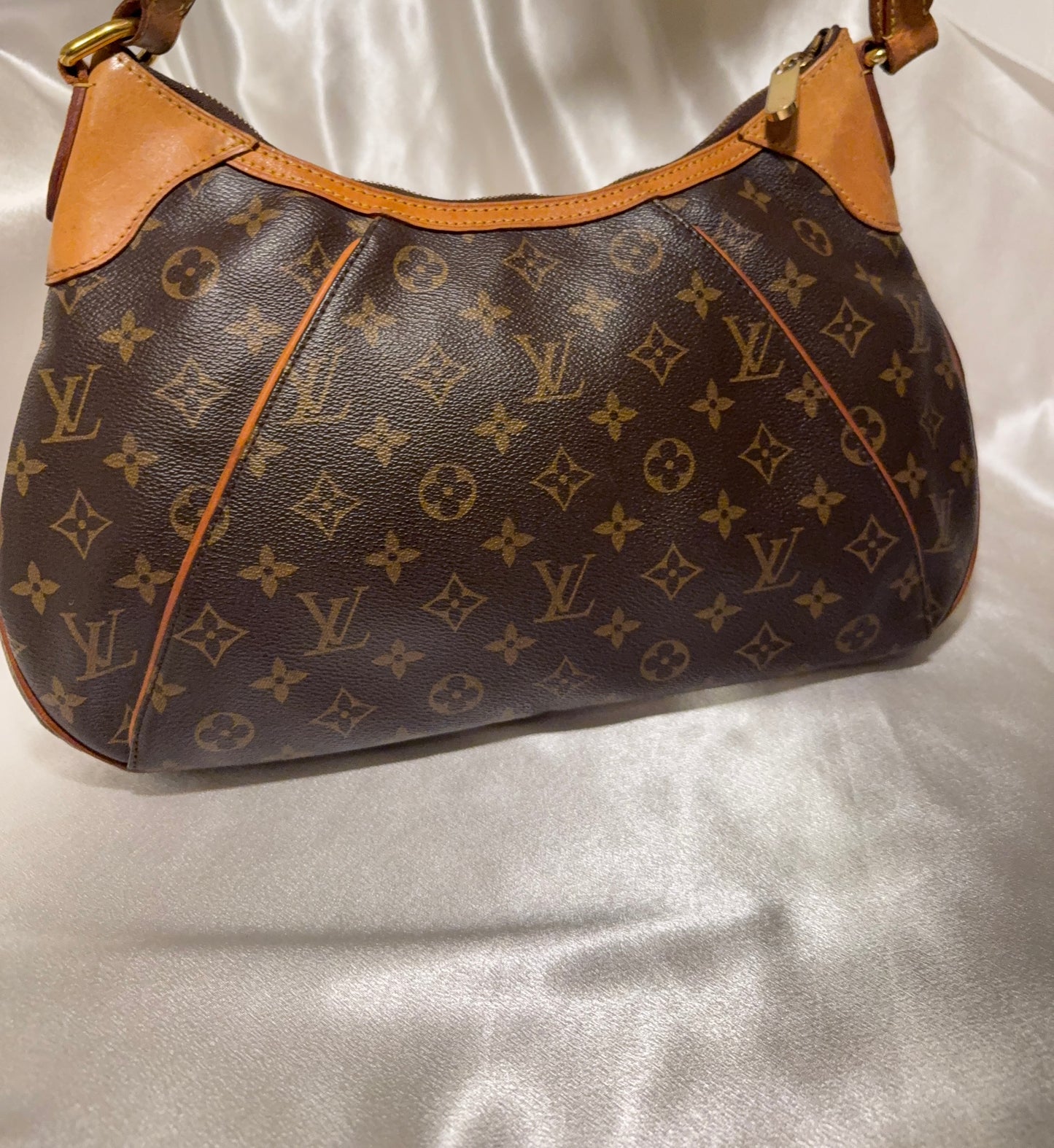 Louis Vuitton Thames GM