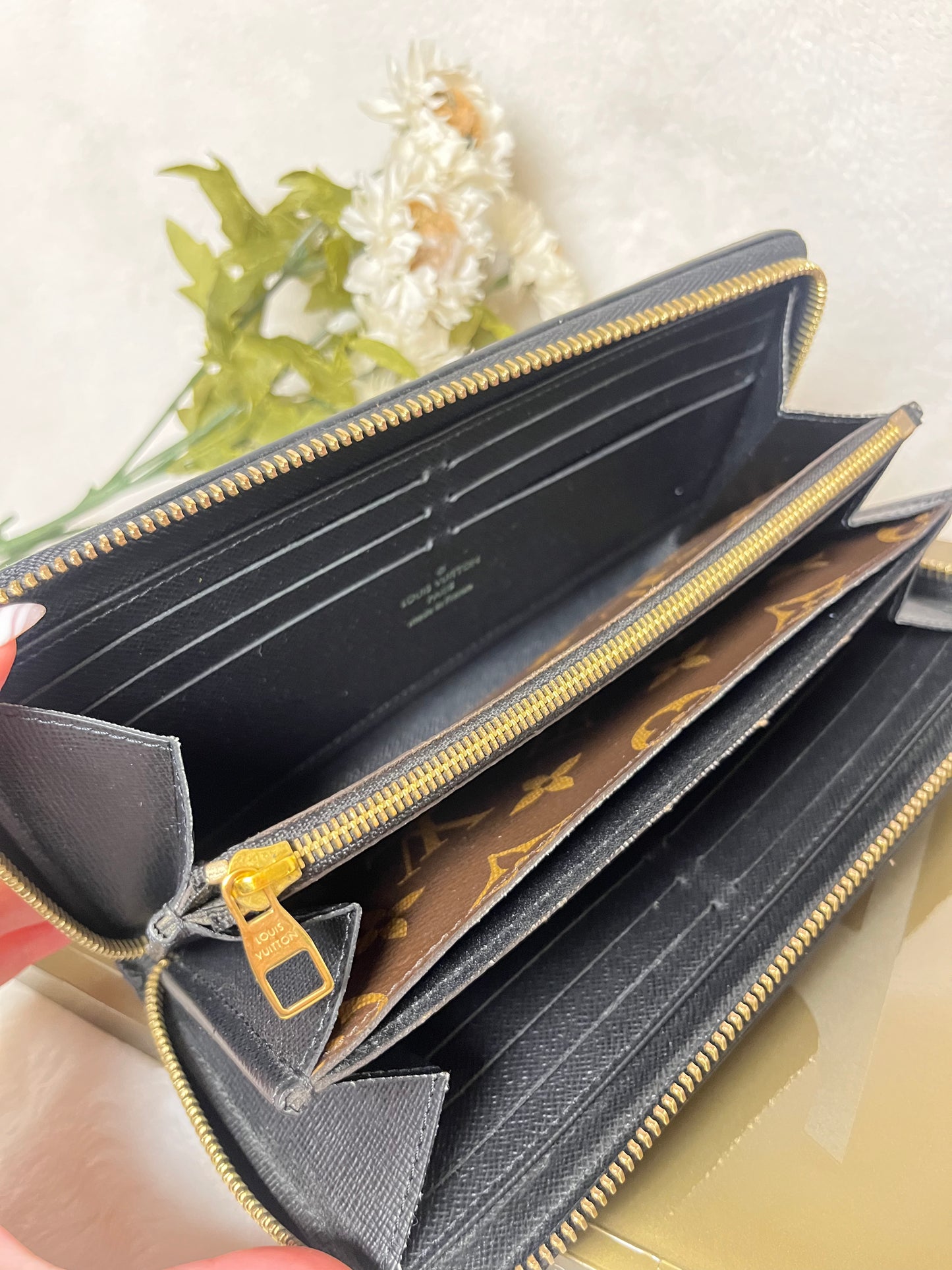 Authentic pre-owned Louis Vuitton retiro compact zippy wallet