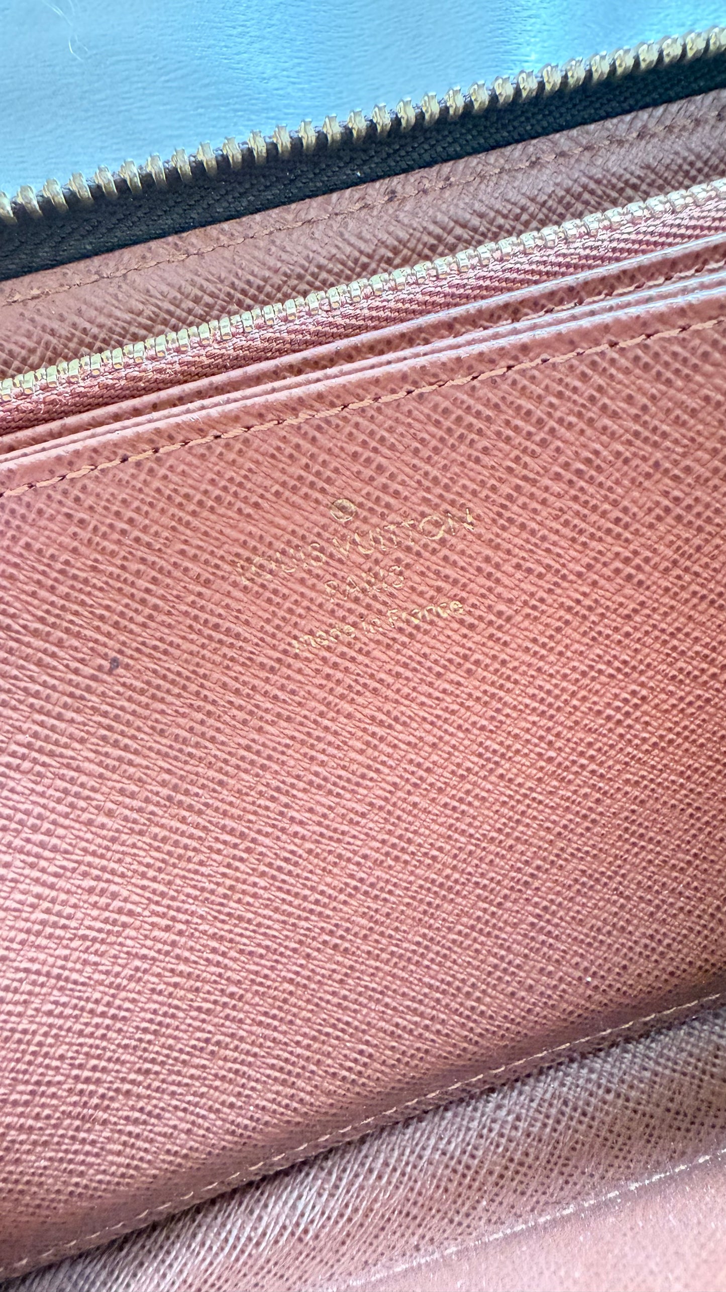 Louis Vuitton zippy compact wallet
