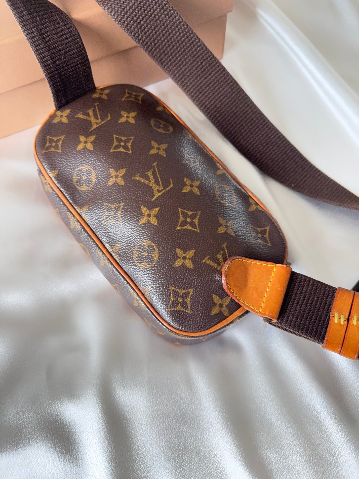 Louis Vuitton Pochette Gange