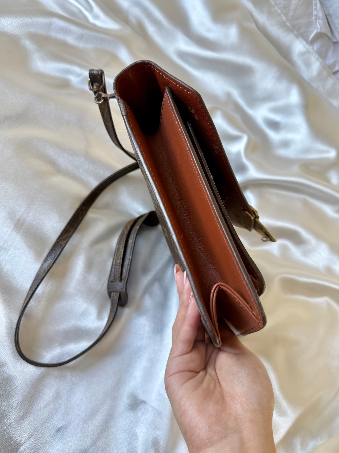 Louis Vuitton Monogram Monceau 26
