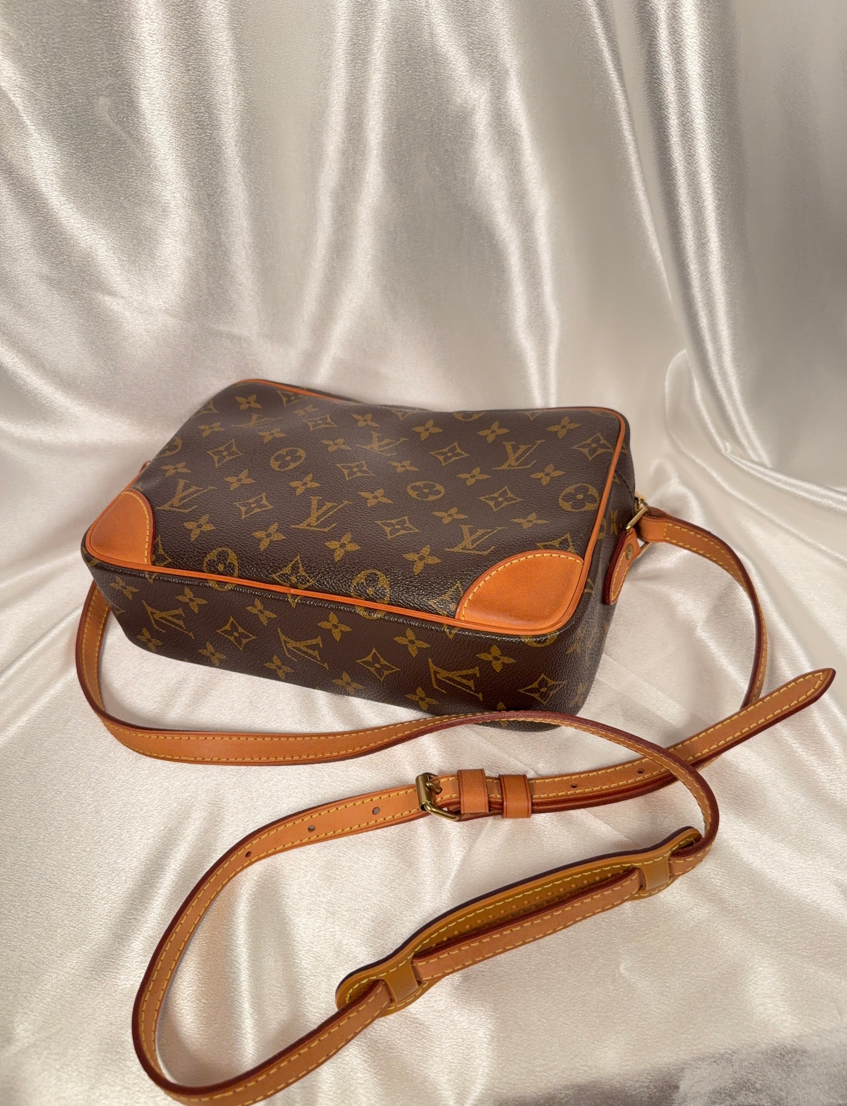 Louis Vuitton Trocadero 30 – Little Bean Vintage